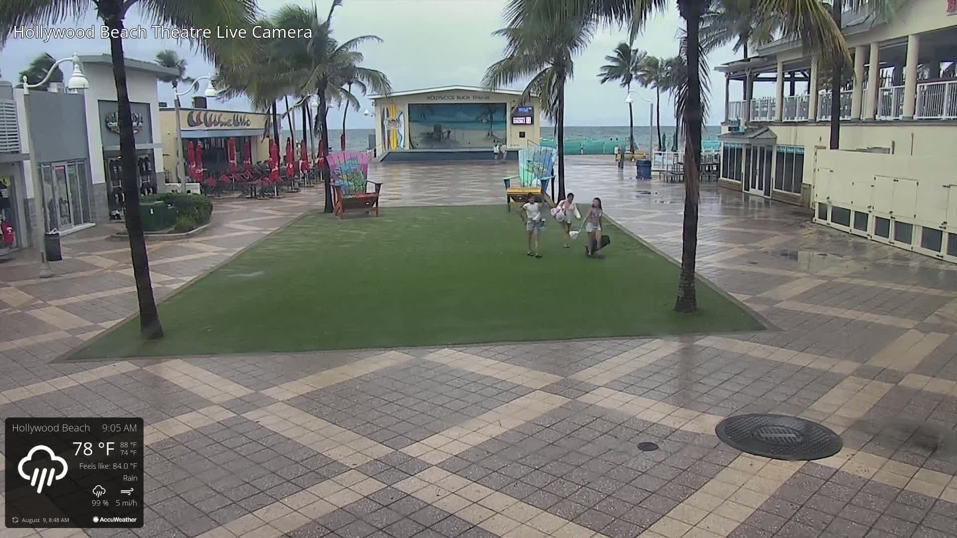 Hollywood Beach Theatre & Big Chairs Square Live Cam - Holywood, Broward, Florida, USA