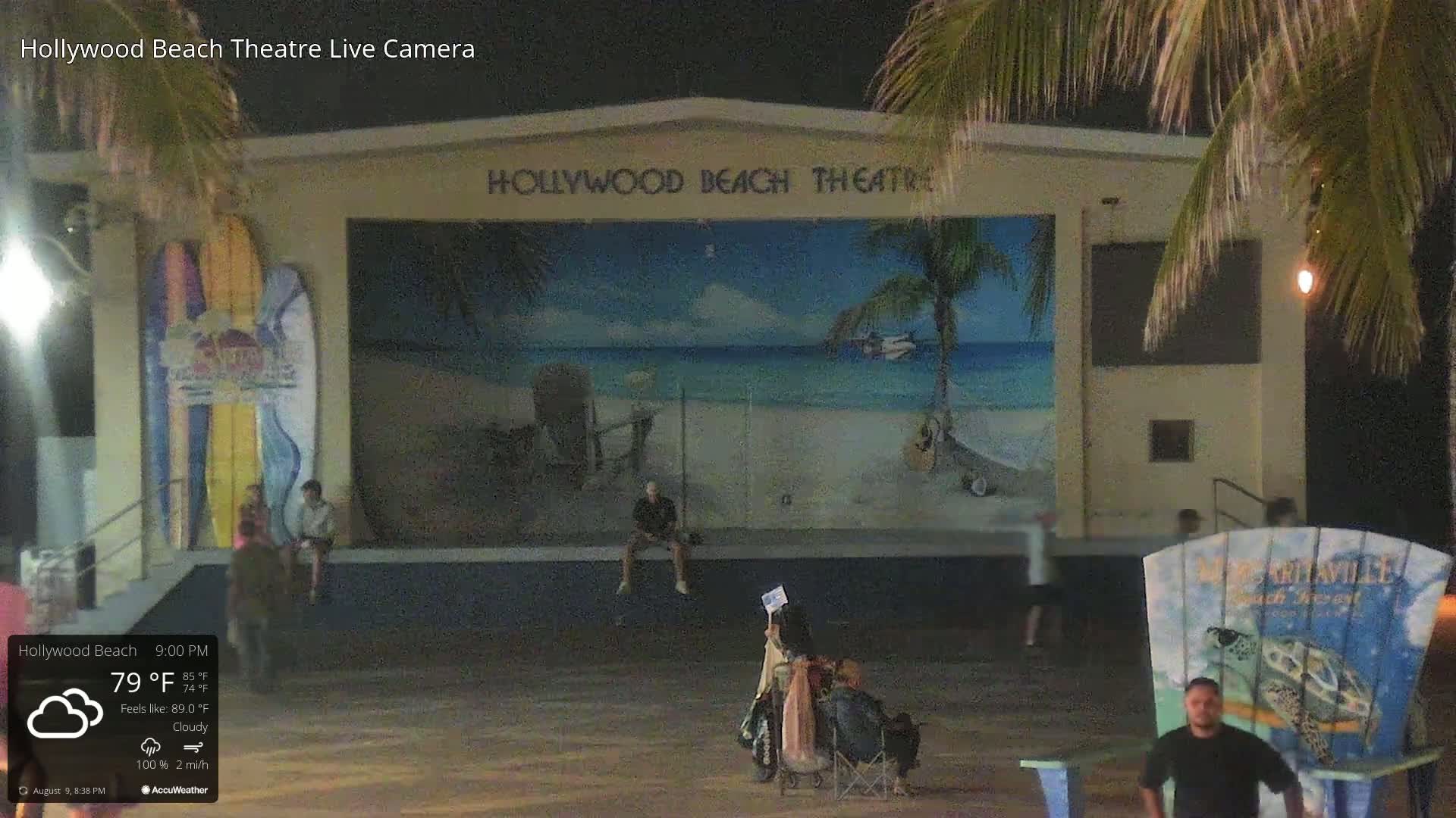 Hollywood Beach Theatre & Big Chairs Square Live Cam - Holywood, Broward, Florida, USA