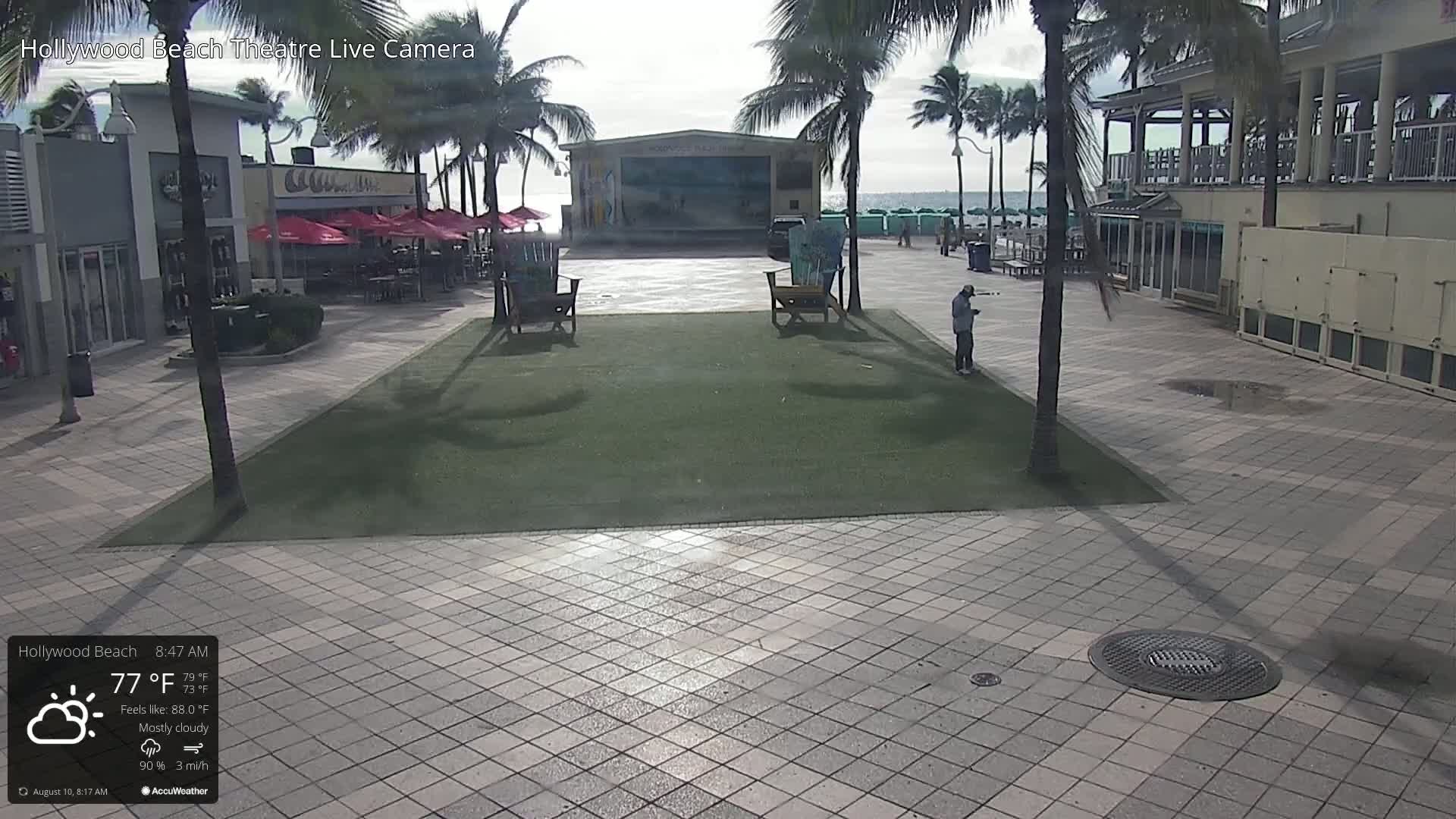 Hollywood Beach Theatre & Big Chairs Square Live Cam - Holywood, Broward, Florida, USA