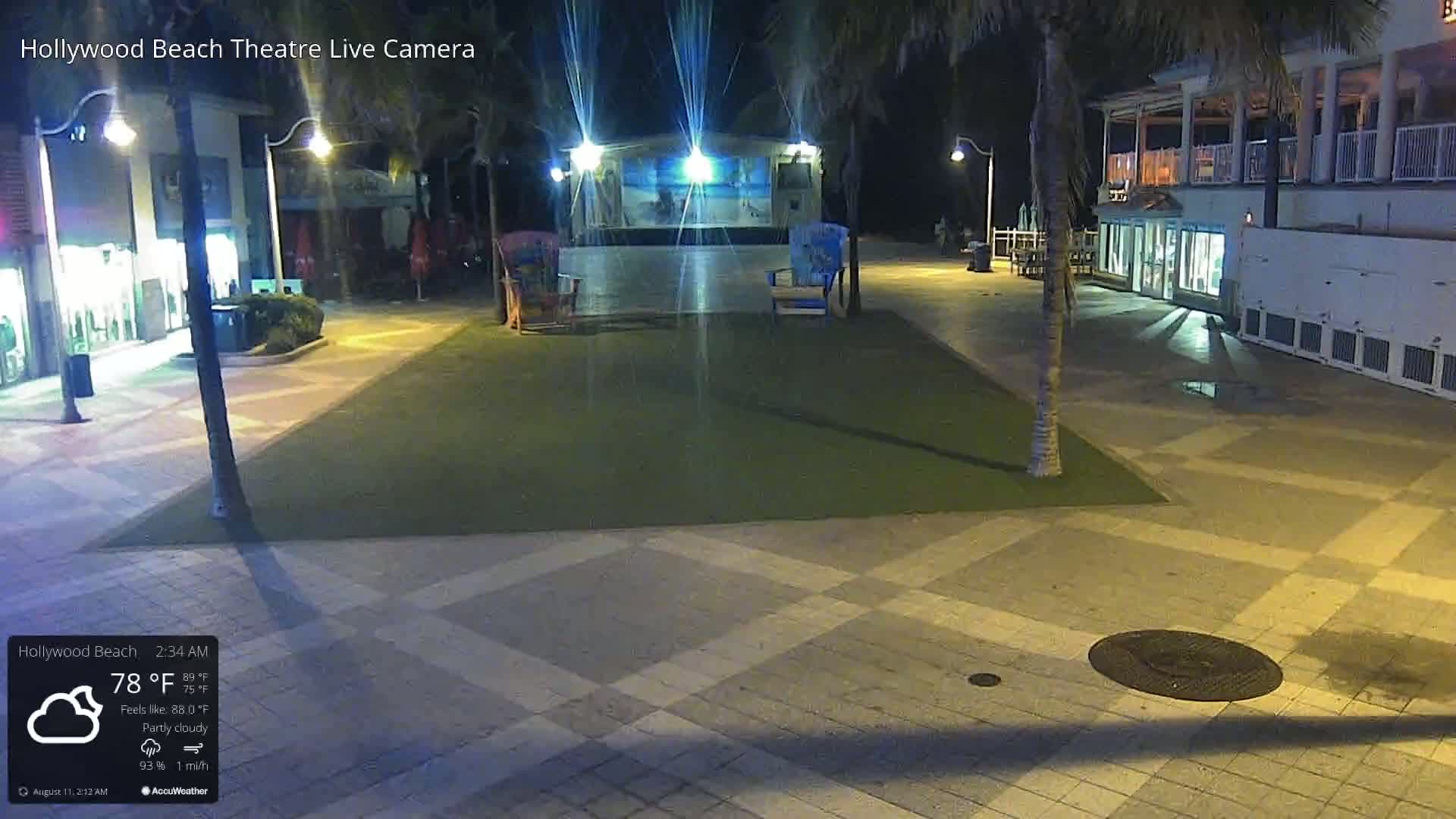 Hollywood Beach Theatre & Big Chairs Square Live Cam - Holywood, Broward, Florida, USA