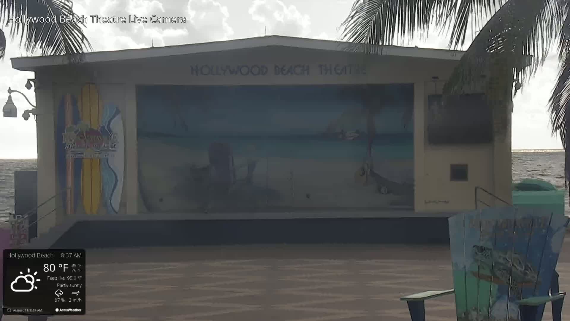 Hollywood Beach Theatre & Big Chairs Square Live Cam - Holywood, Broward, Florida, USA