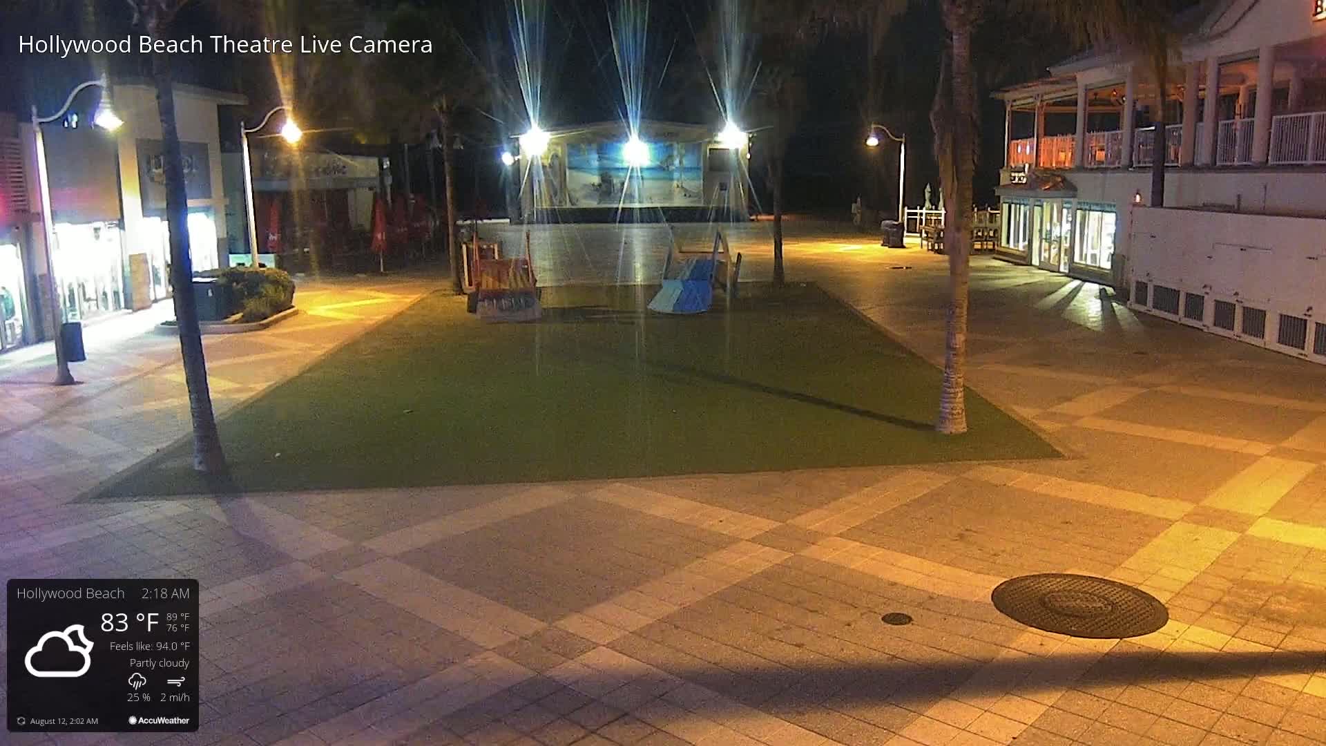 Hollywood Beach Theatre & Big Chairs Square Live Cam - Holywood, Broward, Florida, USA