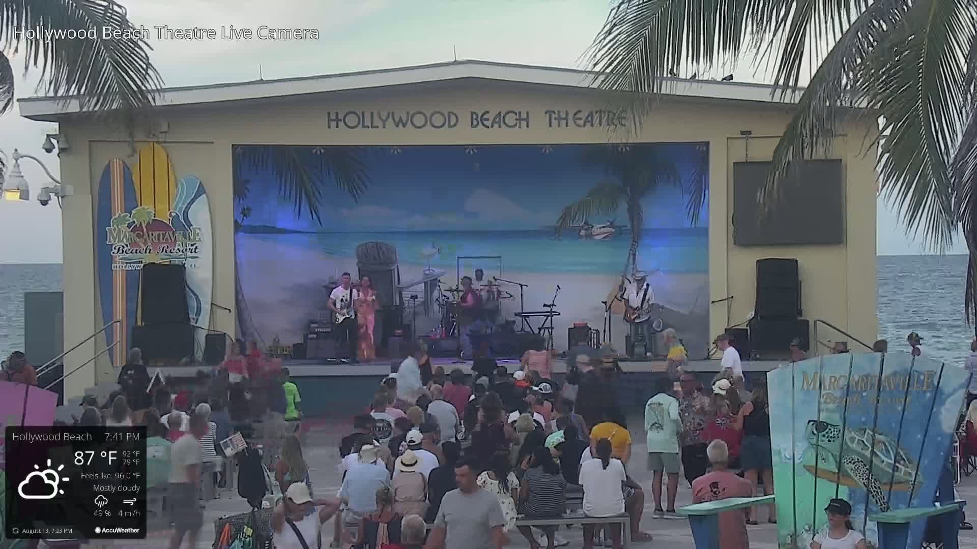 Hollywood Beach Theatre & Big Chairs Square Live Cam - Holywood, Broward, Florida, USA