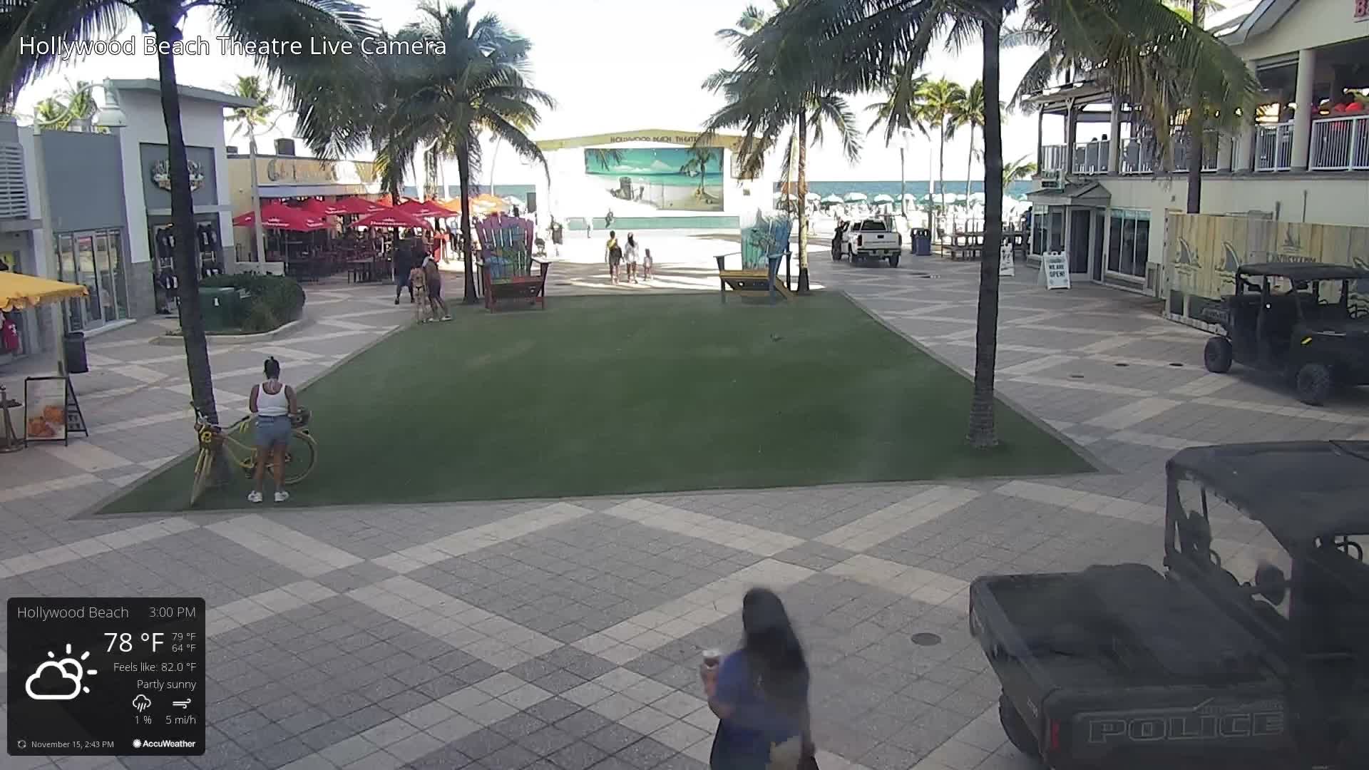 Hollywood Beach Theatre & Big Chairs Square Live Cam - Holywood, Broward, Florida, USA