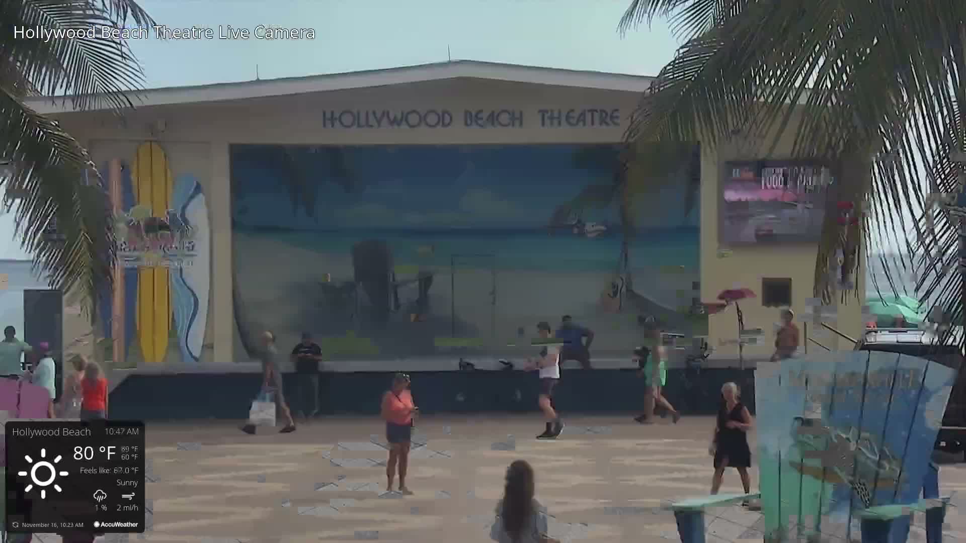 Hollywood Beach Theatre & Big Chairs Square Live Cam - Holywood, Broward, Florida, USA