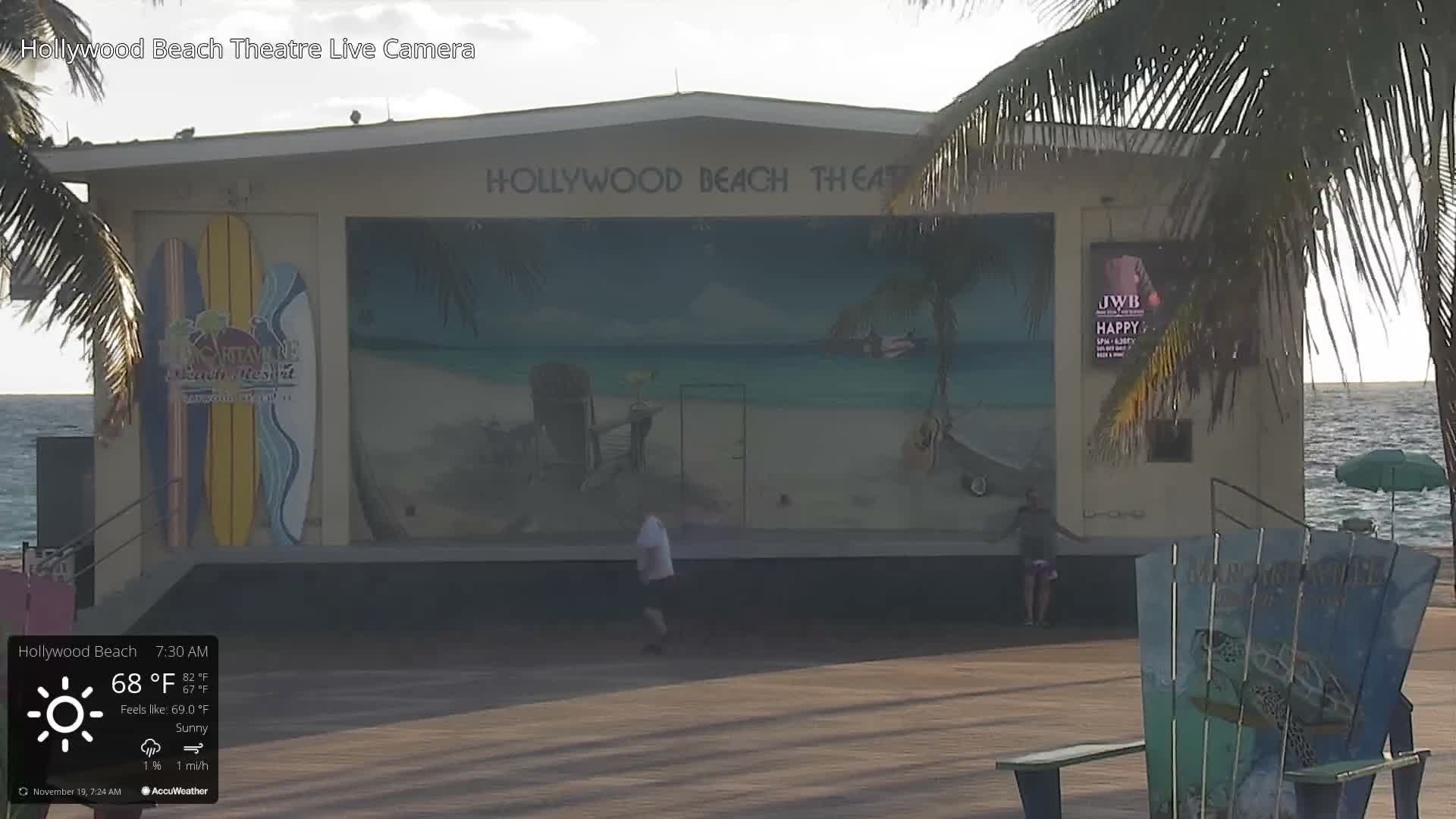 Hollywood Beach Theatre & Big Chairs Square Live Cam - Holywood, Broward, Florida, USA