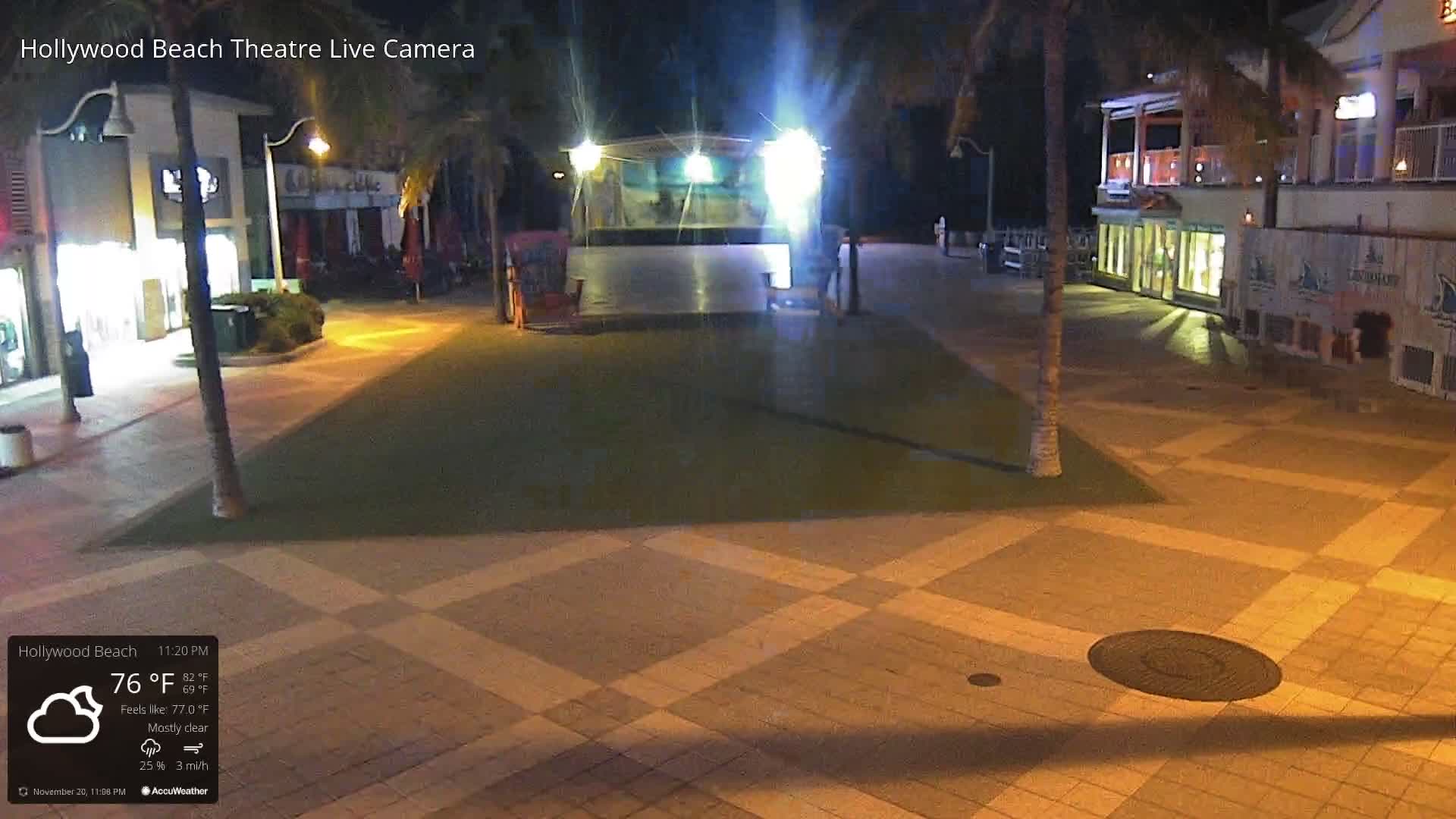 Hollywood Beach Theatre & Big Chairs Square Live Cam - Holywood, Broward, Florida, USA