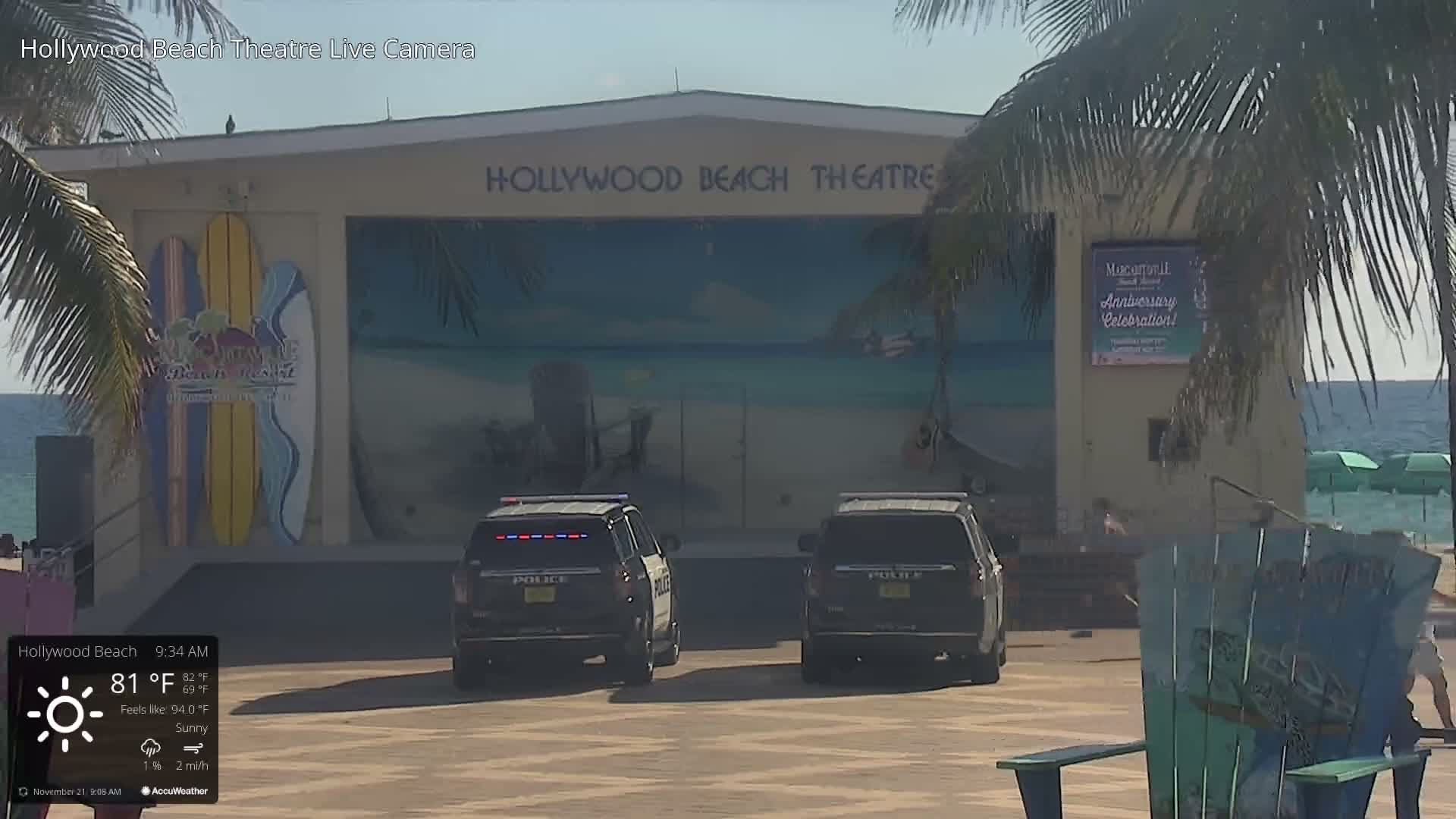 Hollywood Beach Theatre & Big Chairs Square Live Cam - Holywood, Broward, Florida, USA