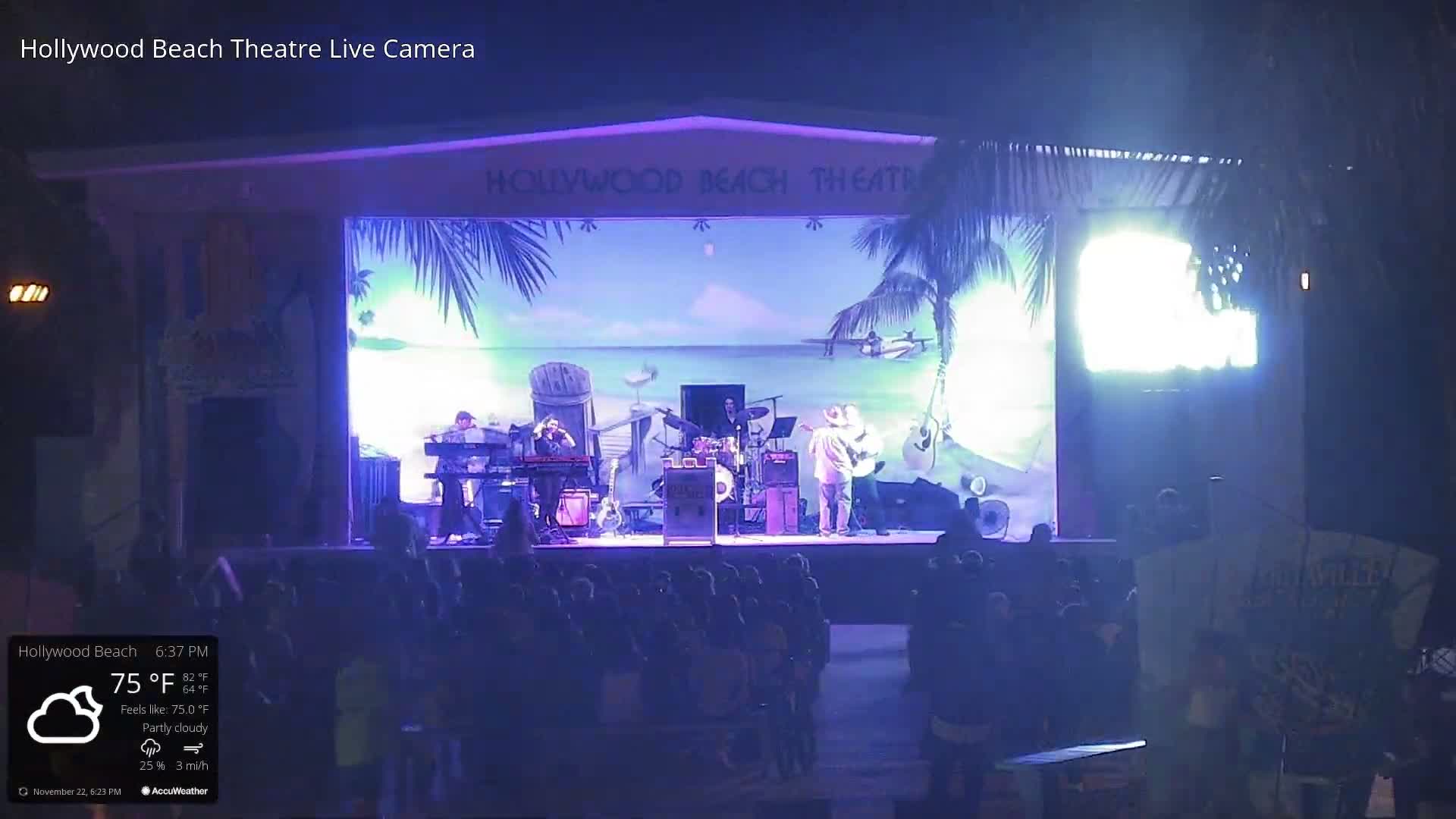 Hollywood Beach Theatre & Big Chairs Square Live Cam - Holywood, Broward, Florida, USA