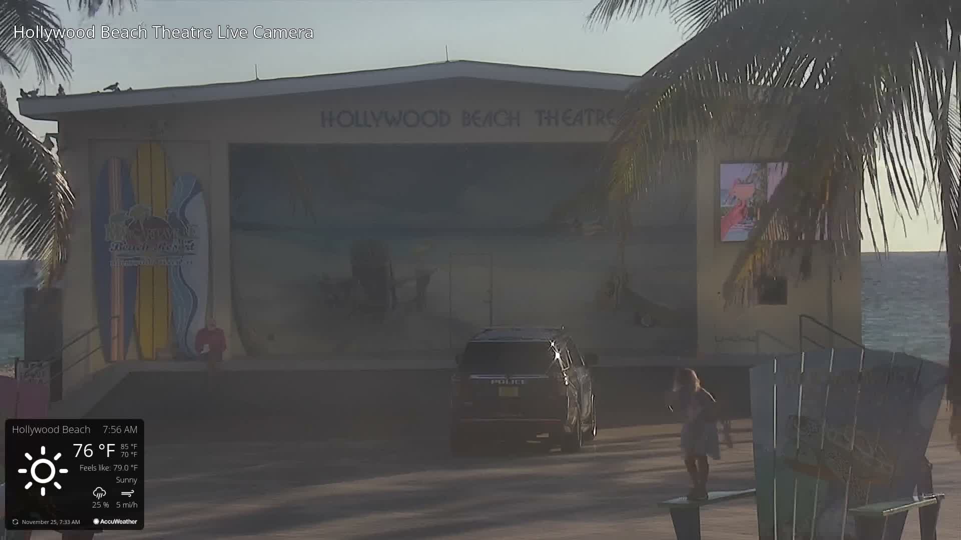 Hollywood Beach Theatre & Big Chairs Square Live Cam - Holywood, Broward, Florida, USA