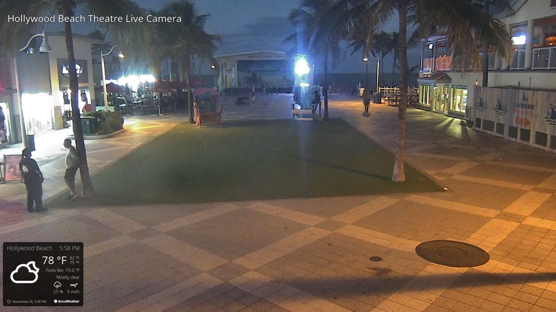 Hollywood Beach Theatre & Big Chairs Square Live Cam - Holywood, Broward, Florida, USA
