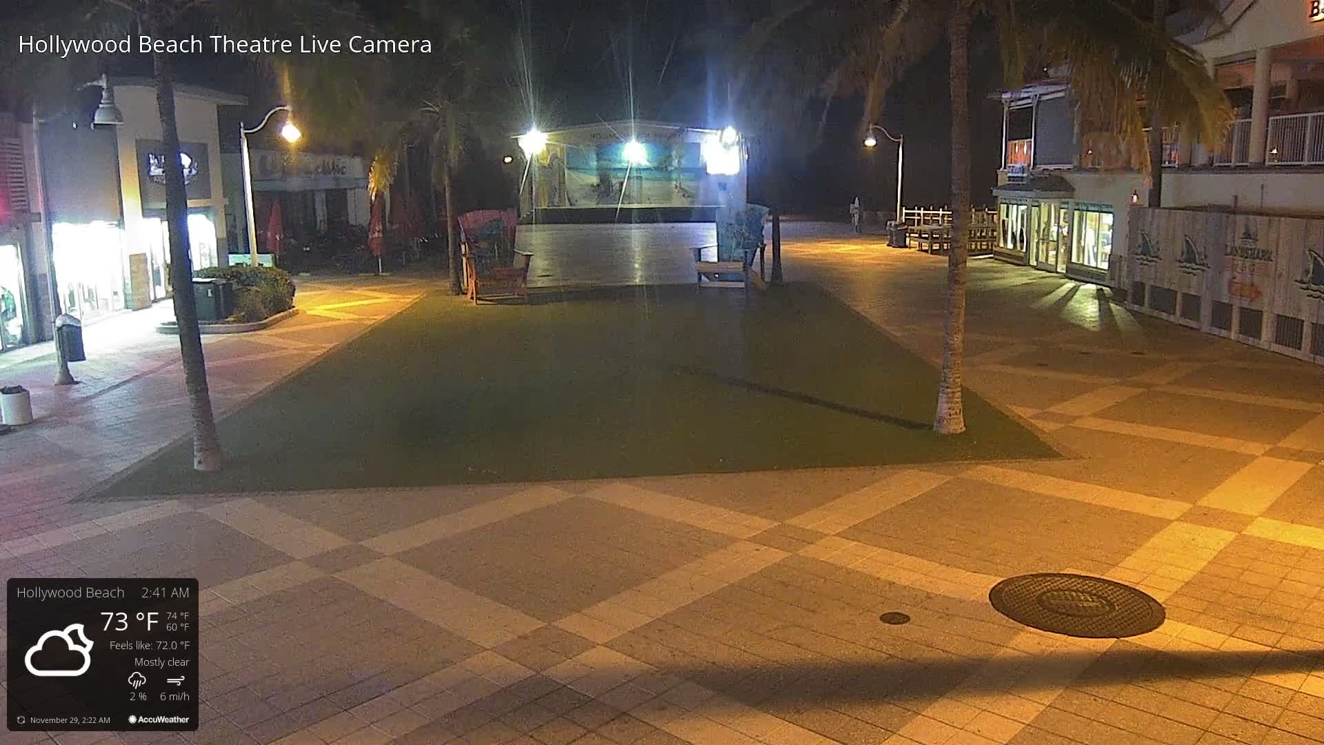 Hollywood Beach Theatre & Big Chairs Square Live Cam - Holywood, Broward, Florida, USA