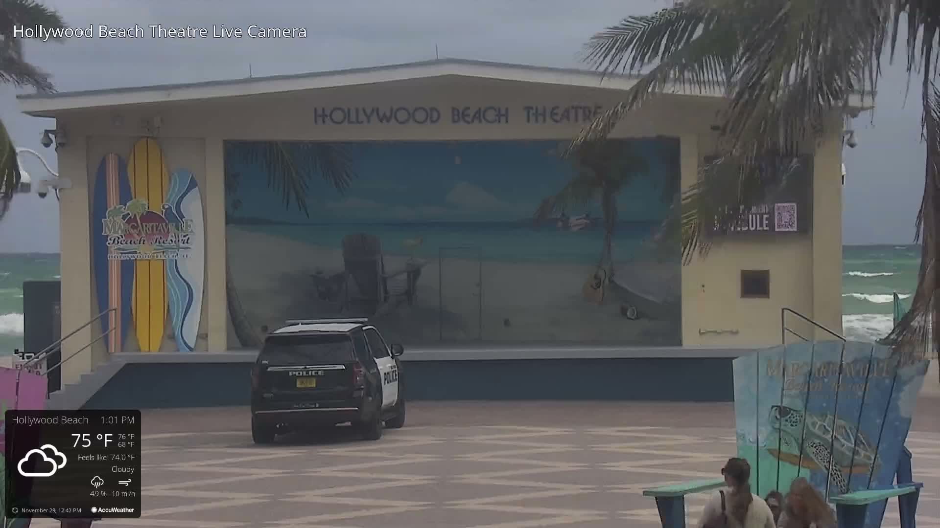 Hollywood Beach Theatre & Big Chairs Square Live Cam - Holywood, Broward, Florida, USA