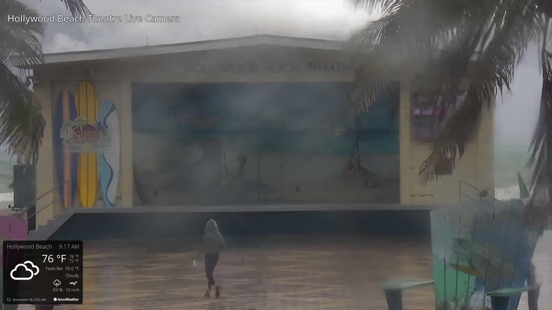 Hollywood Beach Theatre & Big Chairs Square Live Cam - Holywood, Broward, Florida, USA