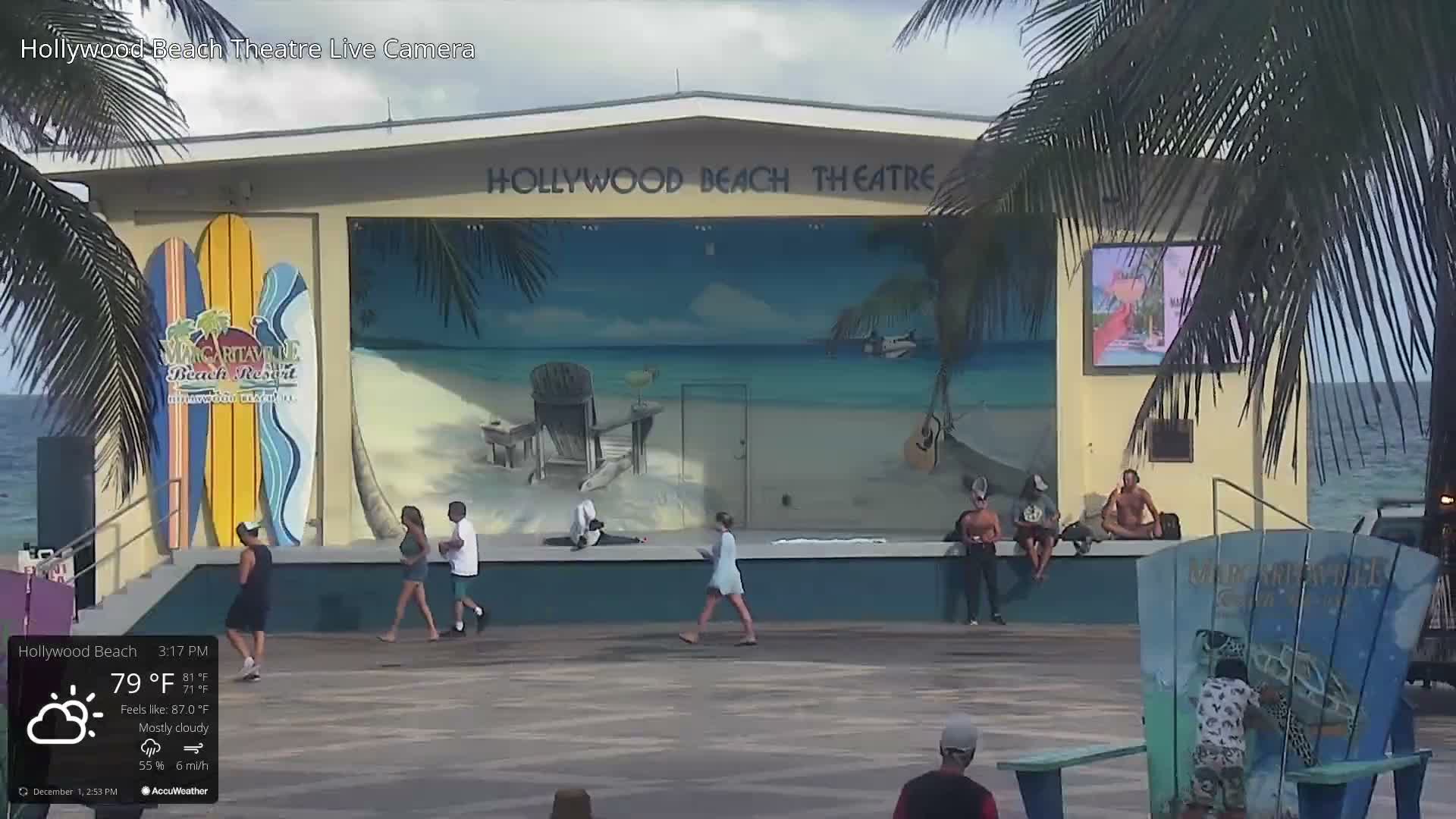 Hollywood Beach Theatre & Big Chairs Square Live Cam - Holywood, Broward, Florida, USA