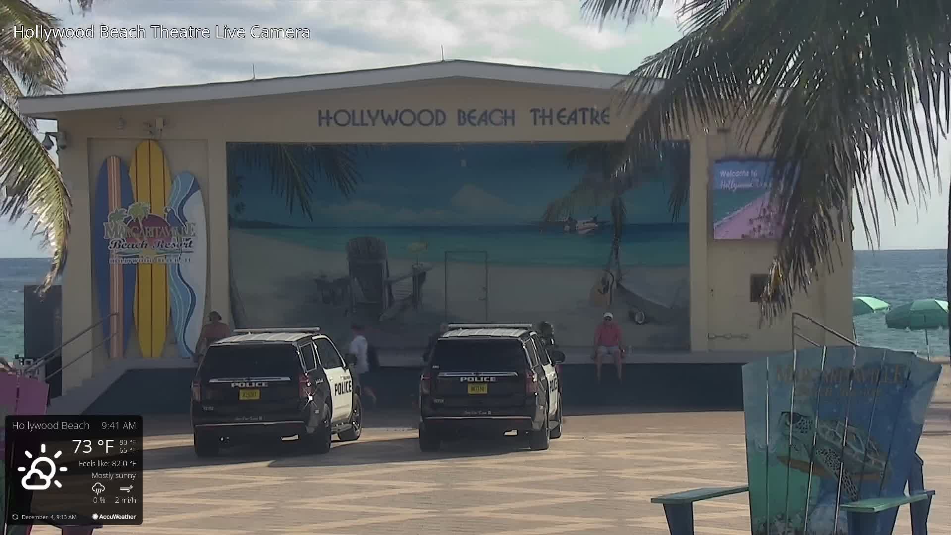 Hollywood Beach Theatre & Big Chairs Square Live Cam - Holywood, Broward, Florida, USA
