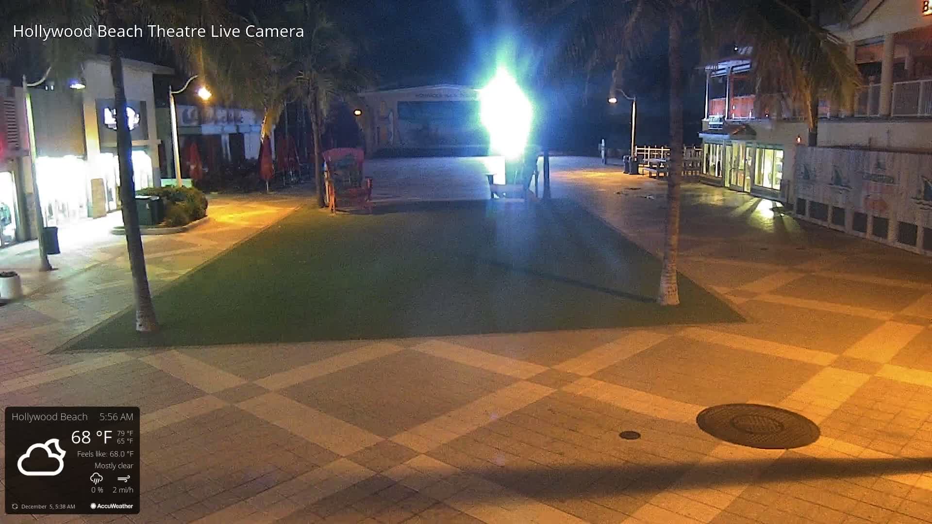 Hollywood Beach Theatre & Big Chairs Square Live Cam - Holywood, Broward, Florida, USA
