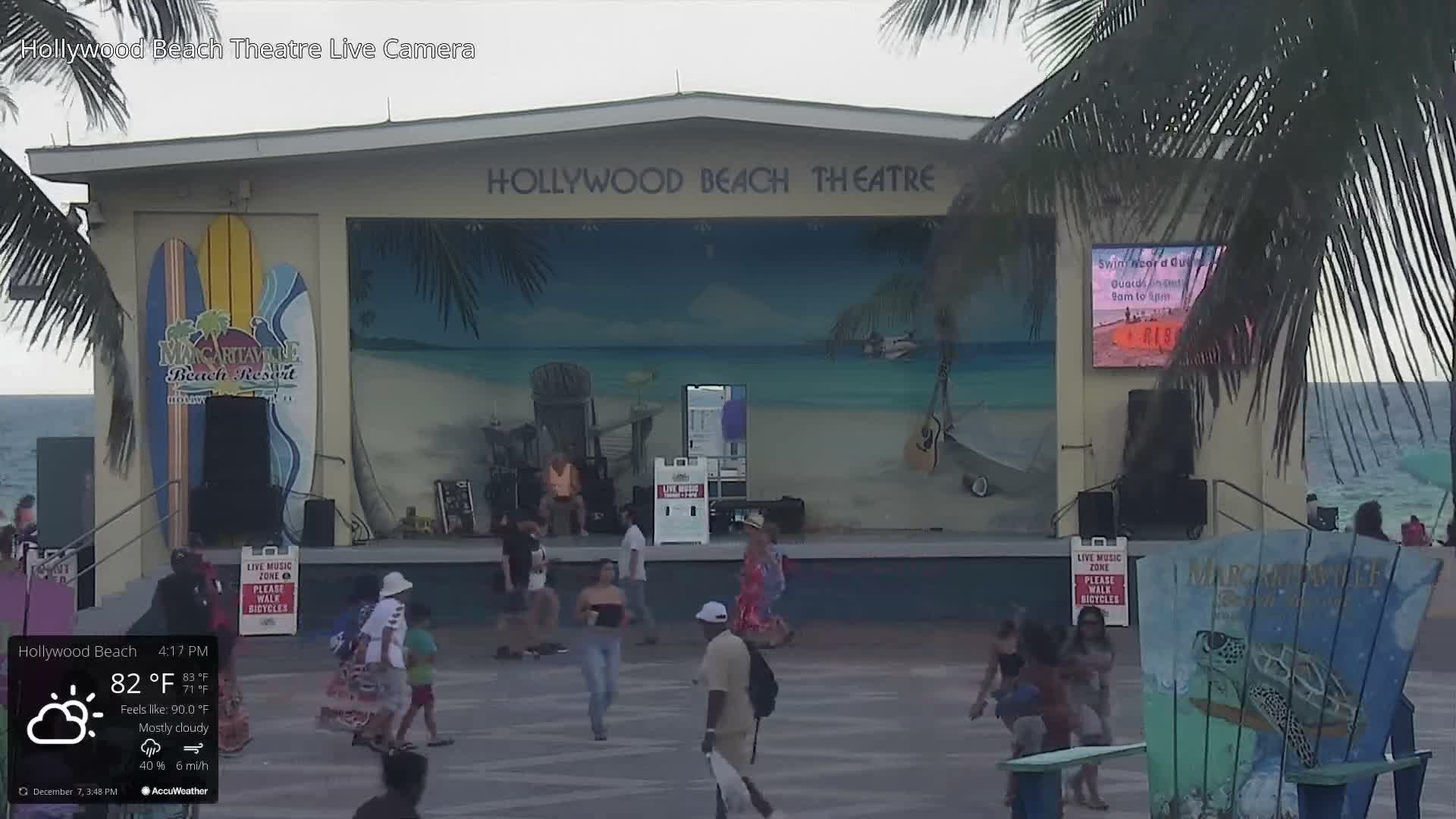 Hollywood Beach Theatre & Big Chairs Square Live Cam - Holywood, Broward, Florida, USA