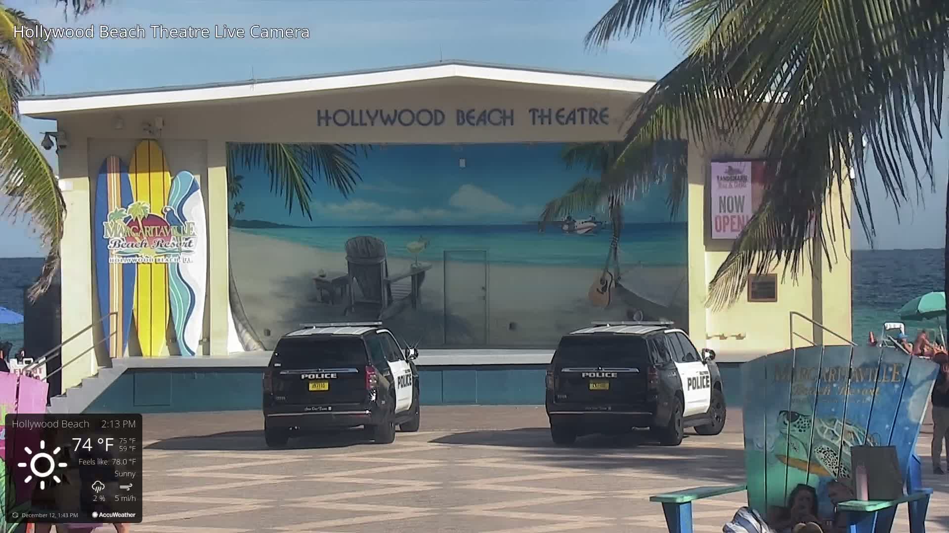 Hollywood Beach Theatre & Big Chairs Square Live Cam - Holywood, Broward, Florida, USA