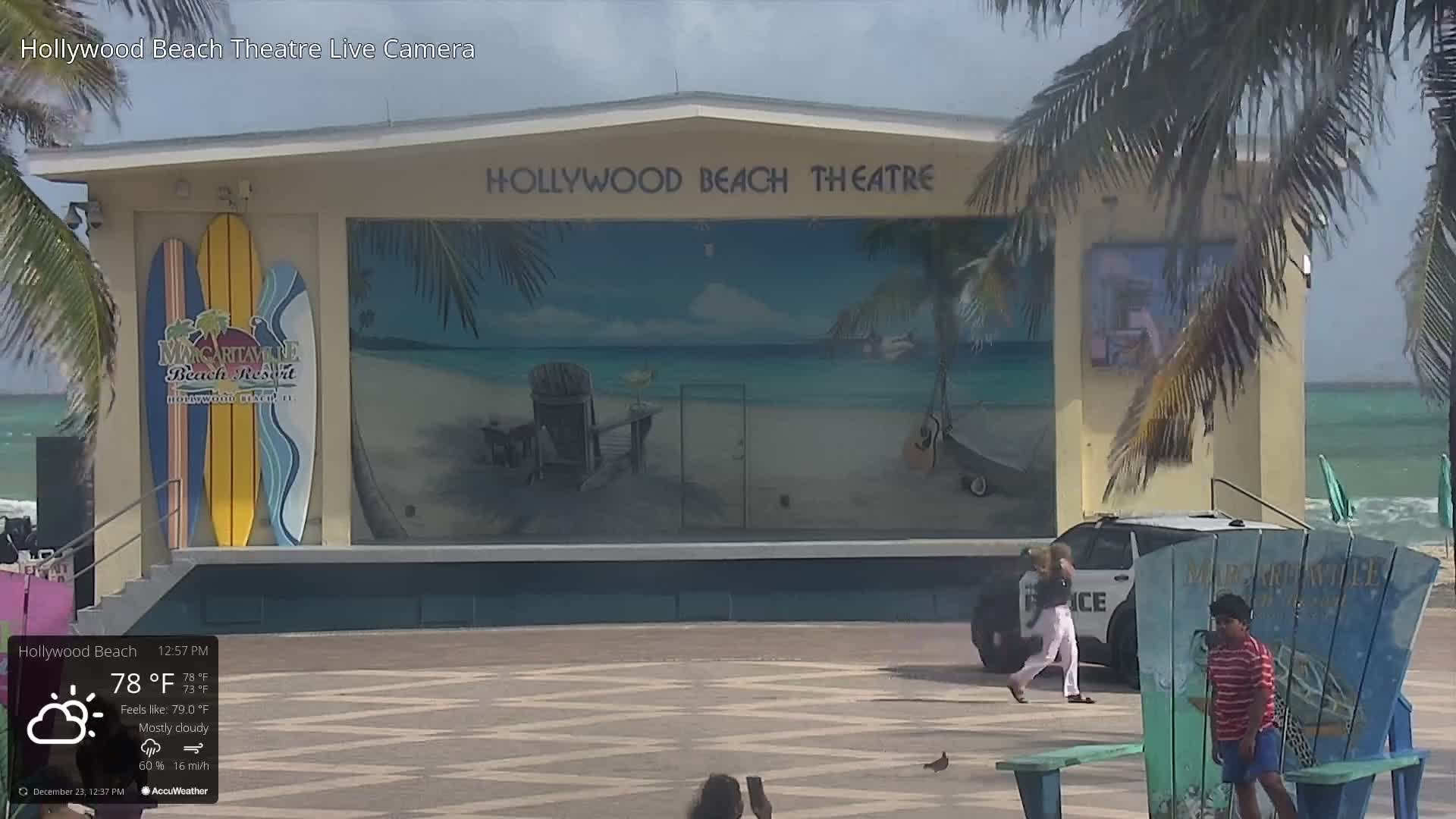 Hollywood Beach Theatre & Big Chairs Square Live Cam - Holywood, Broward, Florida, USA