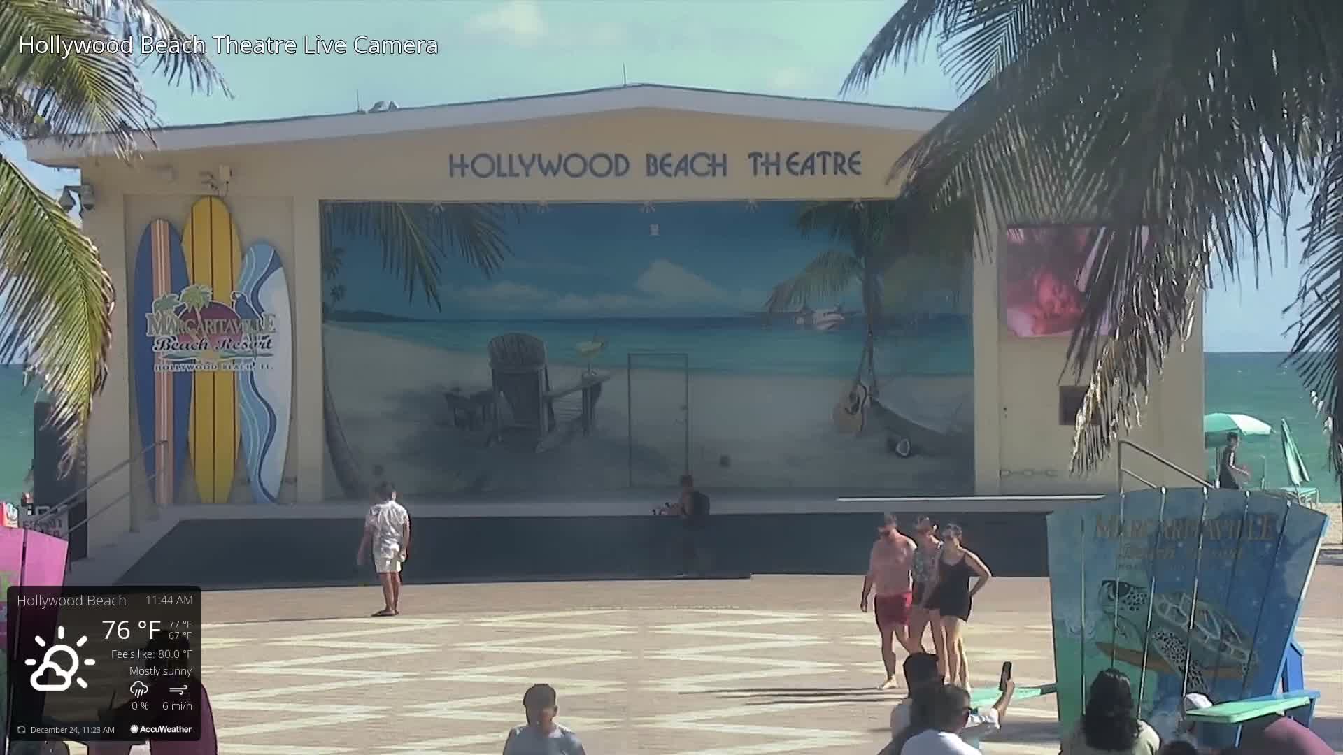 Hollywood Beach Theatre & Big Chairs Square Live Cam - Holywood, Broward, Florida, USA