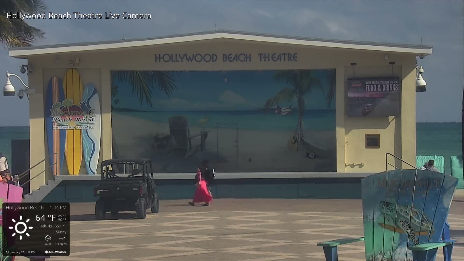 Hollywood Beach Theatre & Big Chairs Square Live Cam - Holywood, Broward, Florida, USA