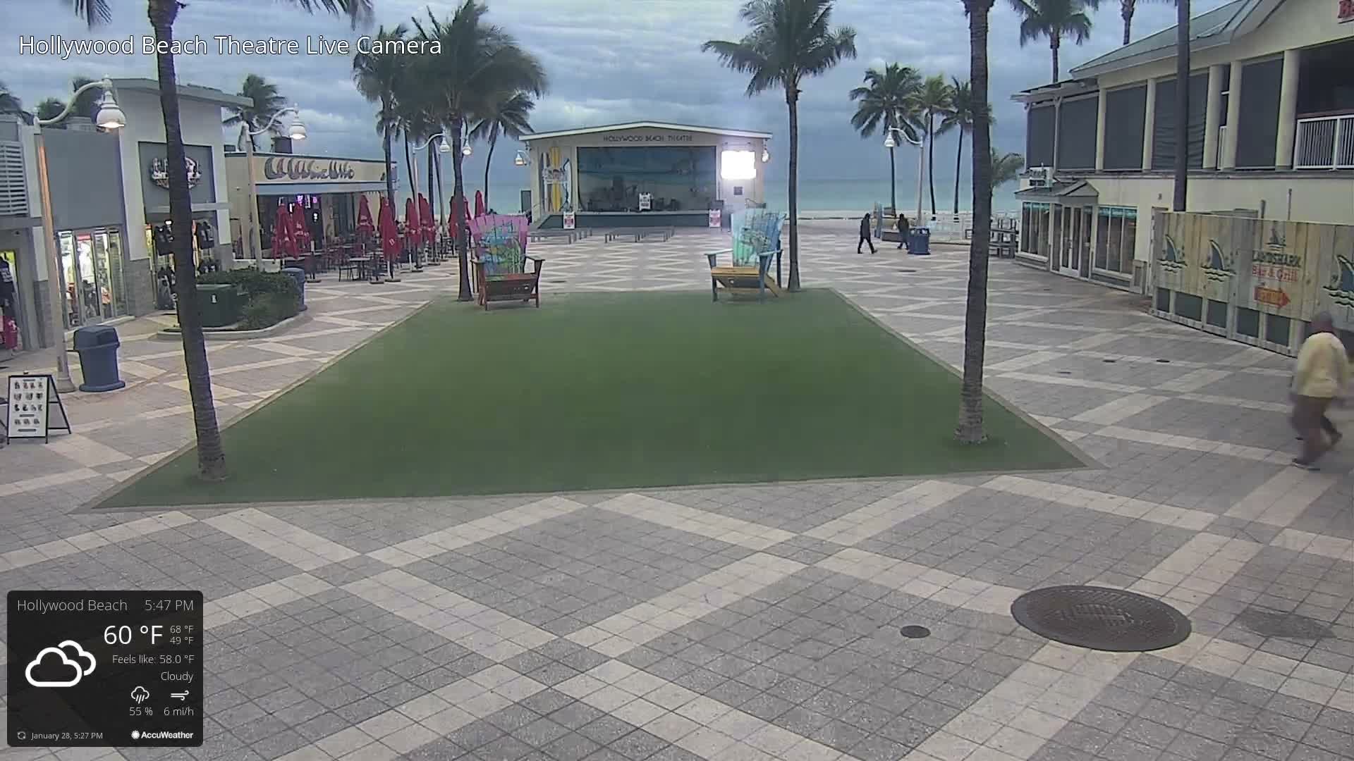 Hollywood Beach Theatre & Big Chairs Square Live Cam - Holywood, Broward, Florida, USA