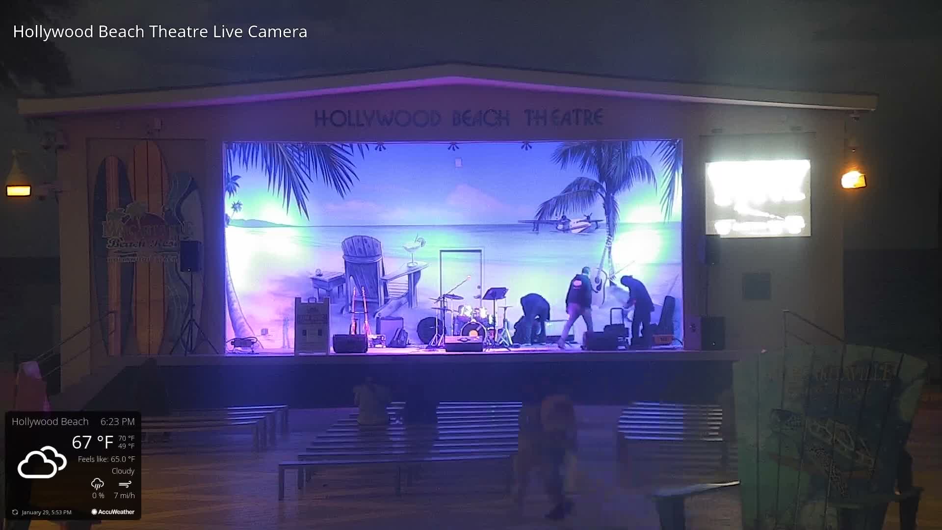 Hollywood Beach Theatre & Big Chairs Square Live Cam - Holywood, Broward, Florida, USA