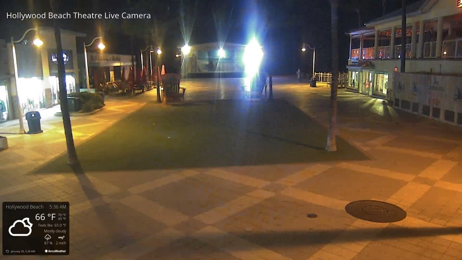 Hollywood Beach Theatre & Big Chairs Square Live Cam - Holywood, Broward, Florida, USA