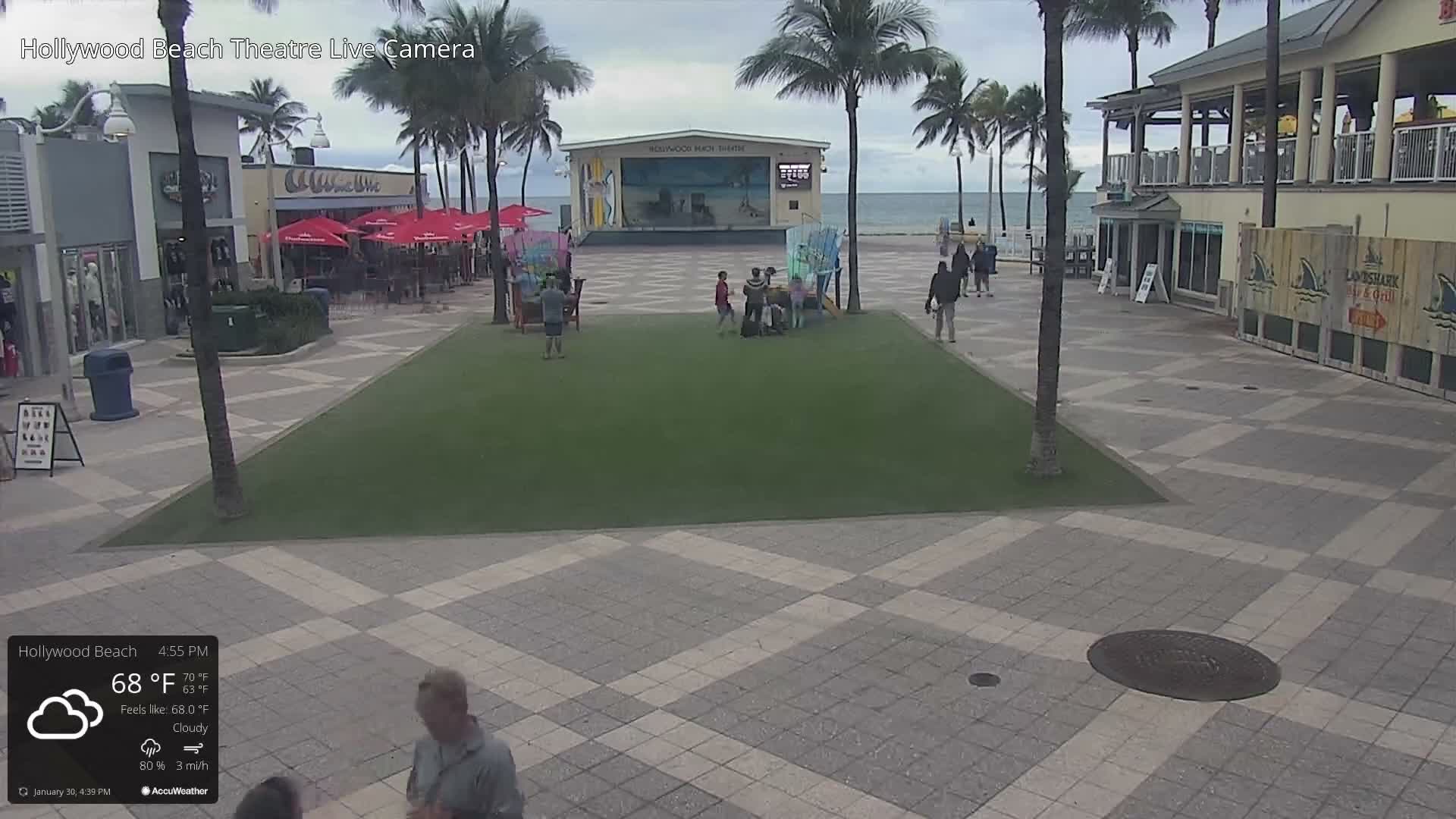 Hollywood Beach Theatre & Big Chairs Square Live Cam - Holywood, Broward, Florida, USA