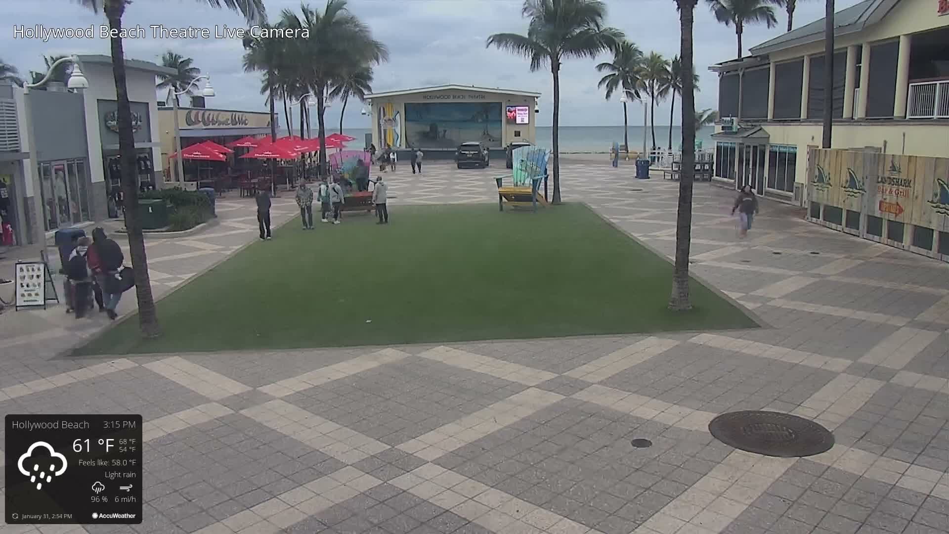 Hollywood Beach Theatre & Big Chairs Square Live Cam - Holywood, Broward, Florida, USA