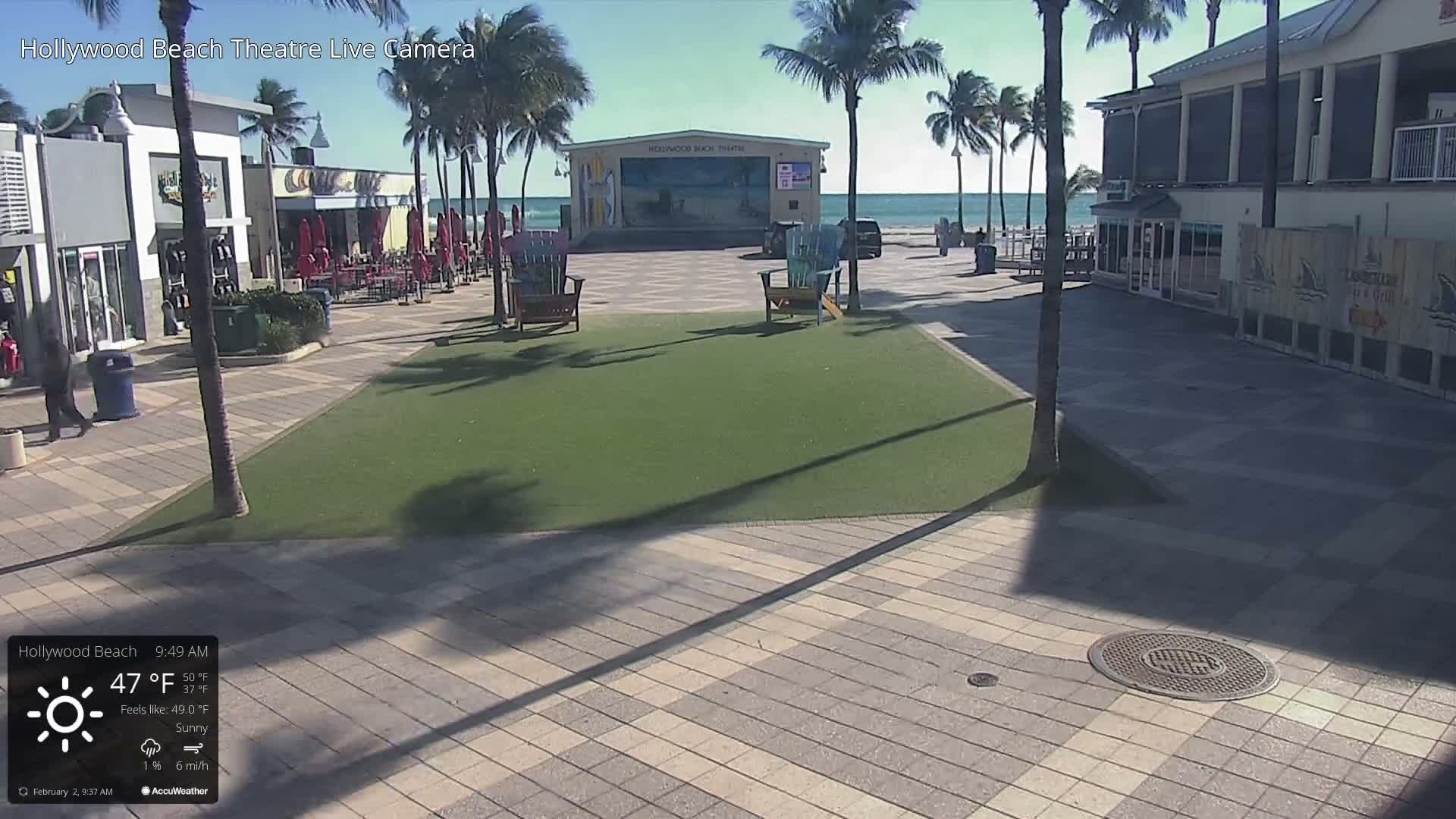 Hollywood Beach Theatre & Big Chairs Square Live Cam - Holywood, Broward, Florida, USA