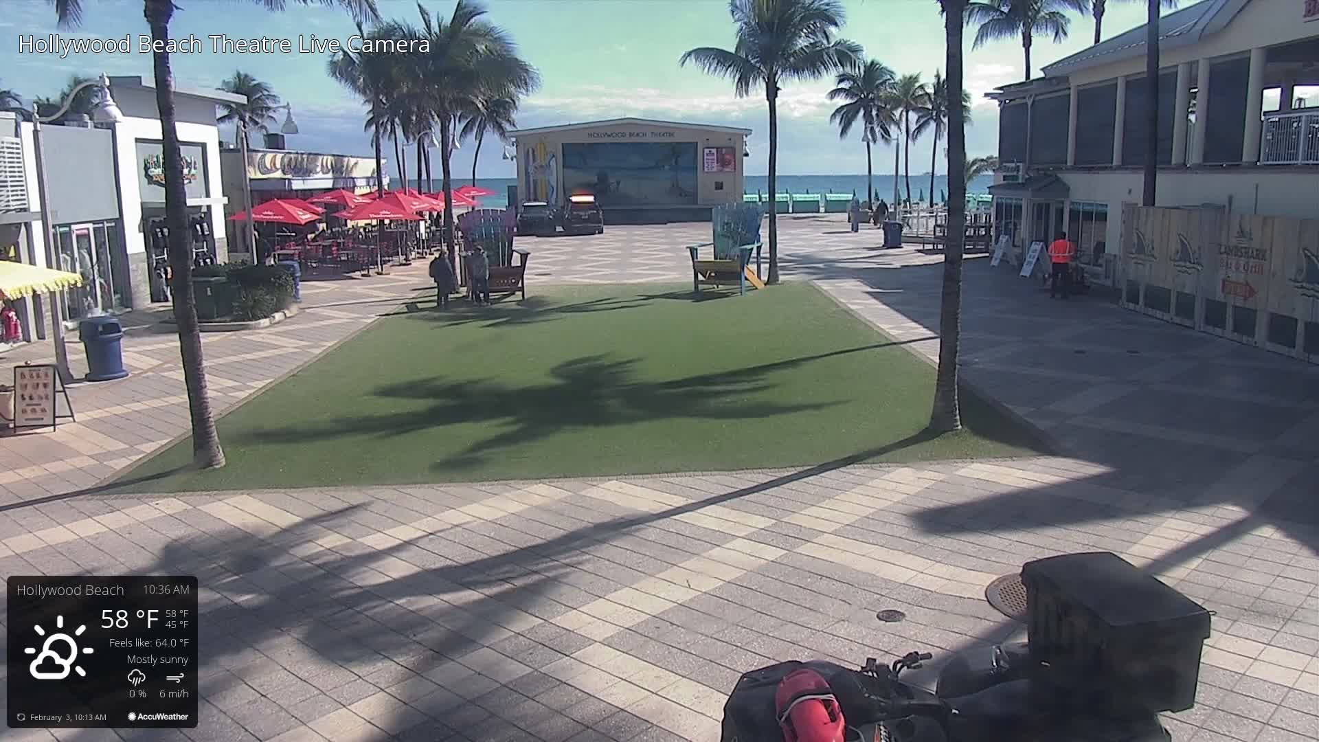 Hollywood Beach Theatre & Big Chairs Square Live Cam - Holywood, Broward, Florida, USA