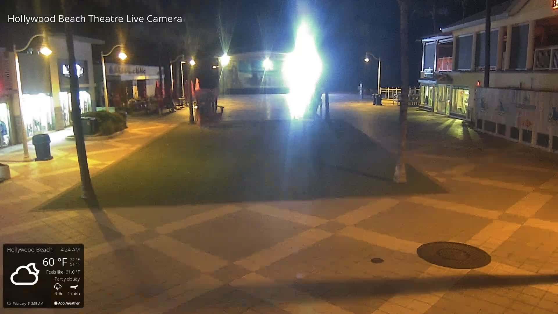 Hollywood Beach Theatre & Big Chairs Square Live Cam - Holywood, Broward, Florida, USA