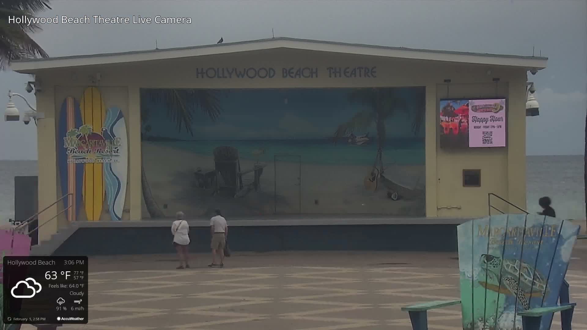 Hollywood Beach Theatre & Big Chairs Square Live Cam - Holywood, Broward, Florida, USA
