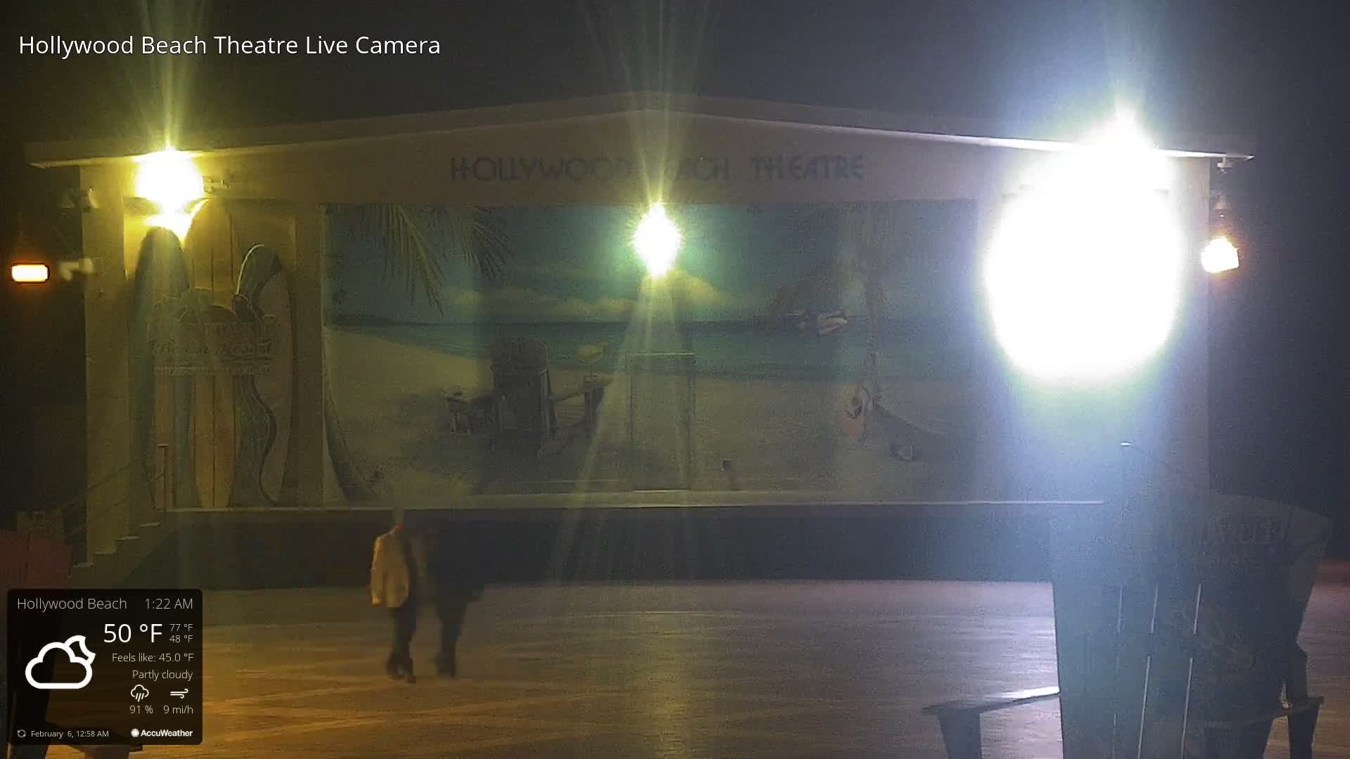 Hollywood Beach Theatre & Big Chairs Square Live Cam - Holywood, Broward, Florida, USA