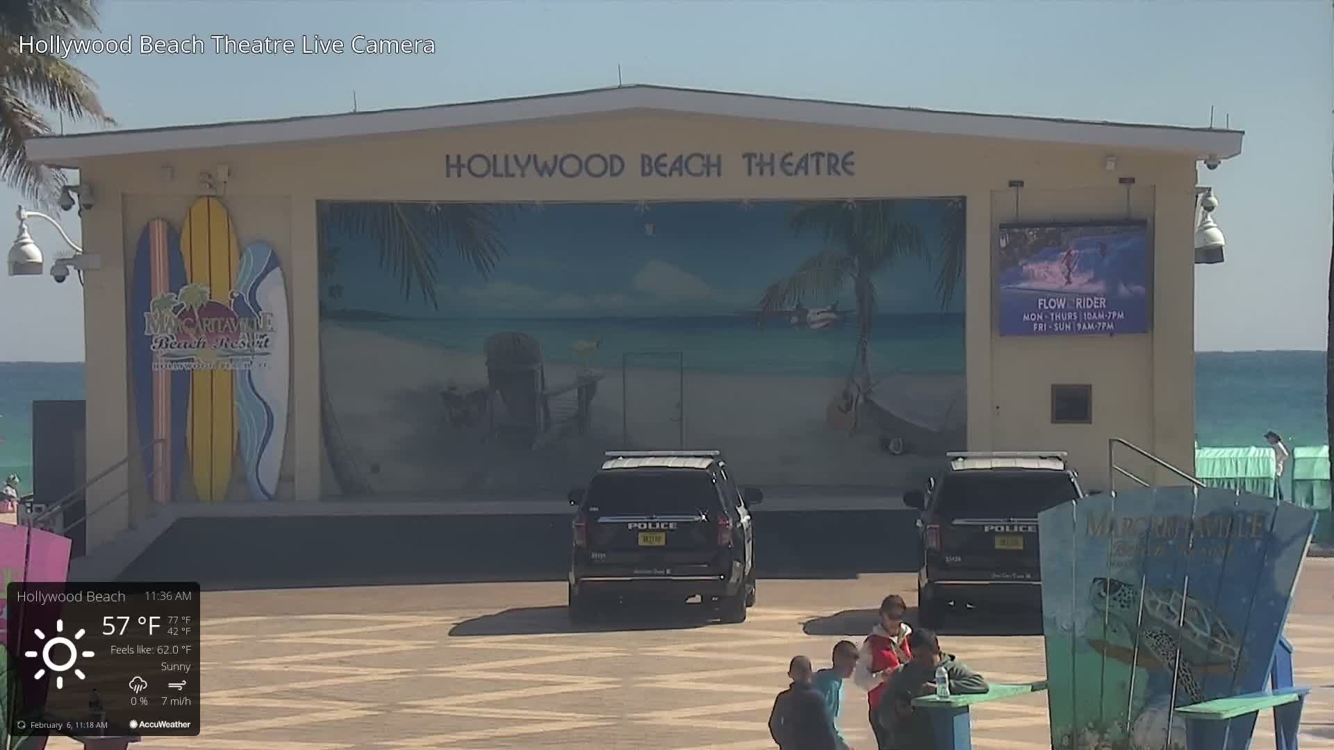 Hollywood Beach Theatre & Big Chairs Square Live Cam - Holywood, Broward, Florida, USA