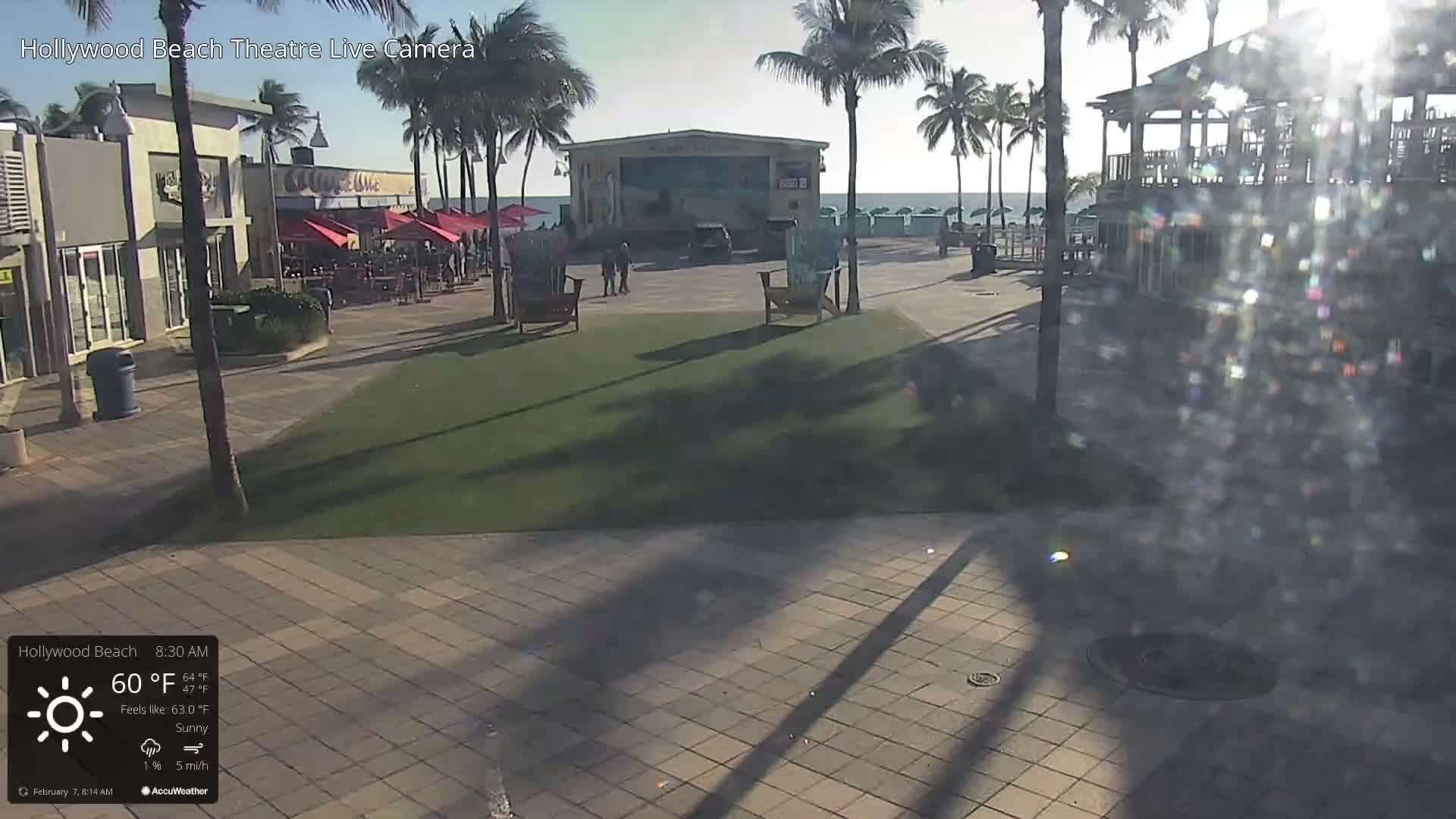 Hollywood Beach Theatre & Big Chairs Square Live Cam - Holywood, Broward, Florida, USA
