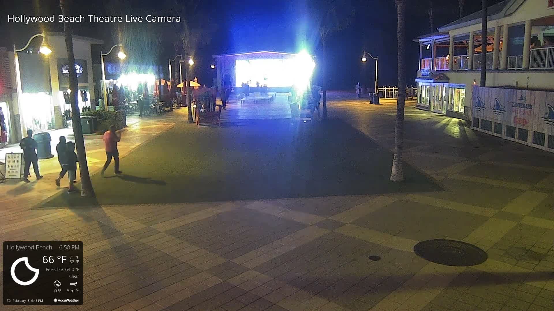 Hollywood Beach Theatre & Big Chairs Square Live Cam - Holywood, Broward, Florida, USA