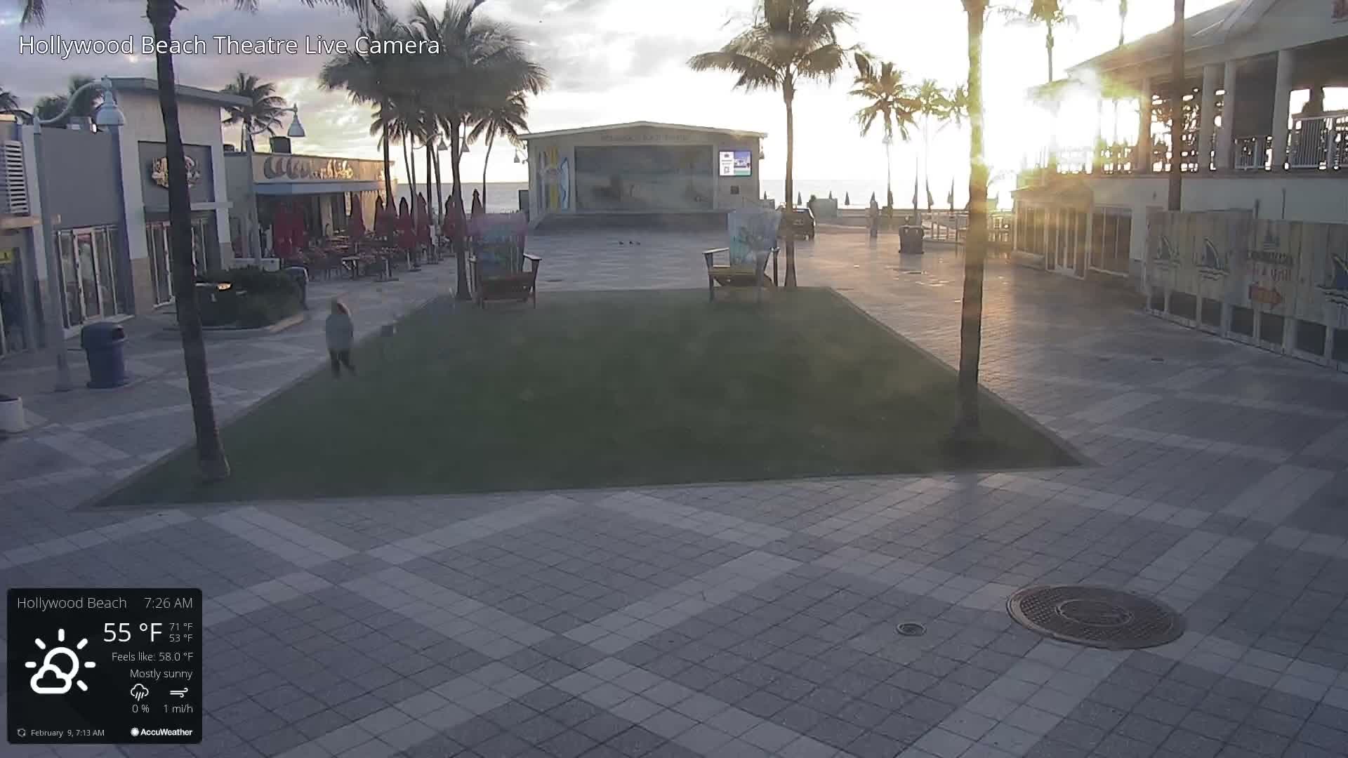 Hollywood Beach Theatre & Big Chairs Square Live Cam - Holywood, Broward, Florida, USA