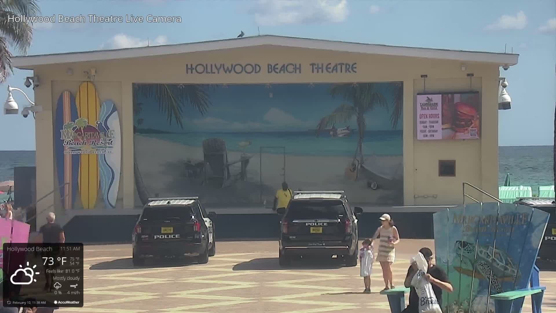 Hollywood Beach Theatre & Big Chairs Square Live Cam - Holywood, Broward, Florida, USA