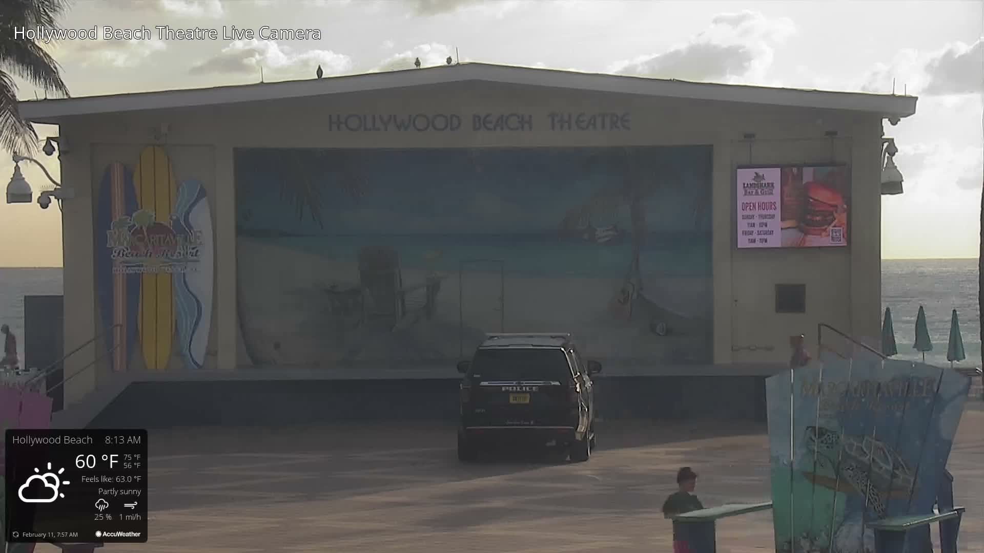 Hollywood Beach Theatre & Big Chairs Square Live Cam - Holywood, Broward, Florida, USA