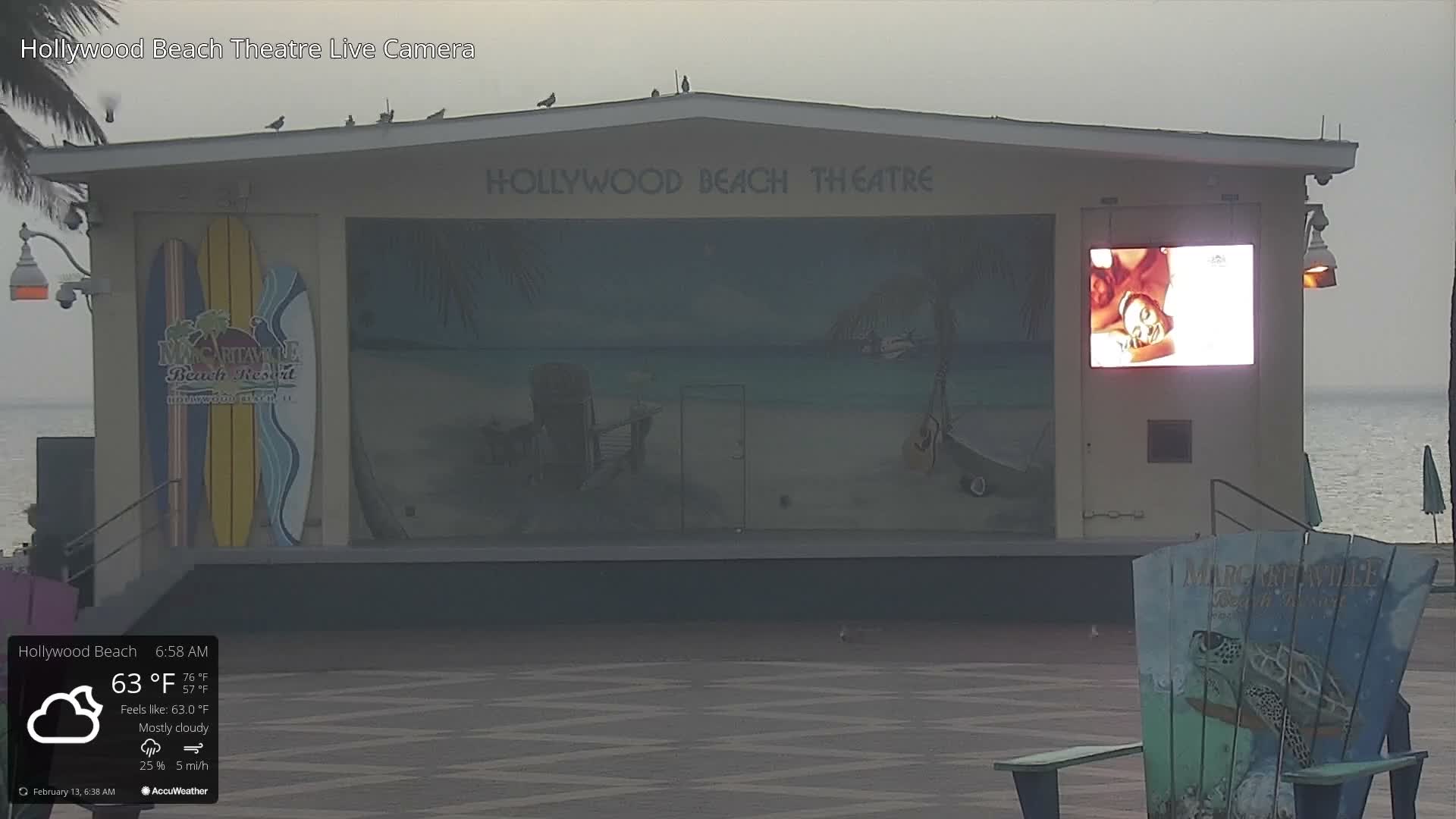 Hollywood Beach Theatre & Big Chairs Square Live Cam - Holywood, Broward, Florida, USA