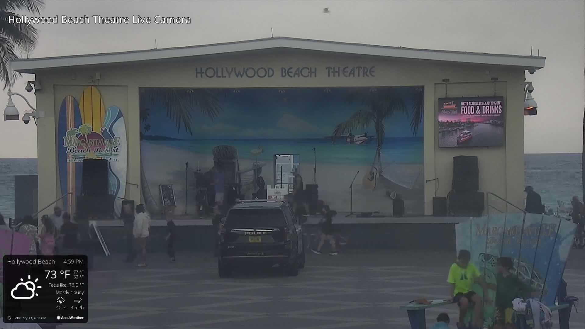 Hollywood Beach Theatre & Big Chairs Square Live Cam - Holywood, Broward, Florida, USA