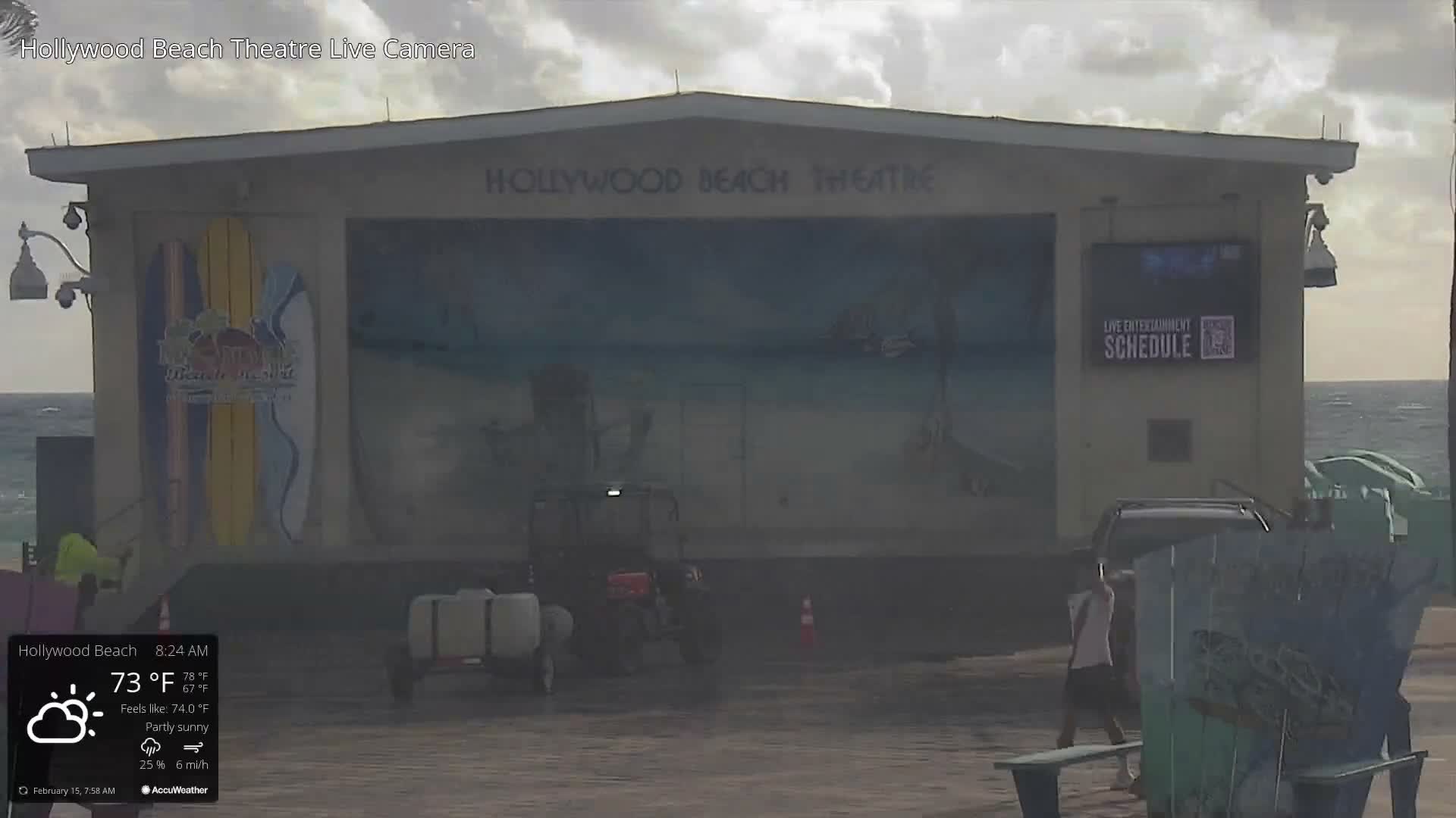 Hollywood Beach Theatre & Big Chairs Square Live Cam - Holywood, Broward, Florida, USA