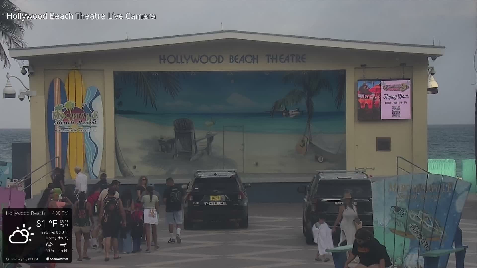 Hollywood Beach Theatre & Big Chairs Square Live Cam - Holywood, Broward, Florida, USA