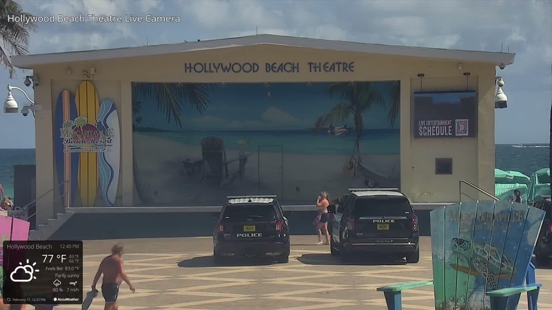 Hollywood Beach Theatre & Big Chairs Square Live Cam - Holywood, Broward, Florida, USA