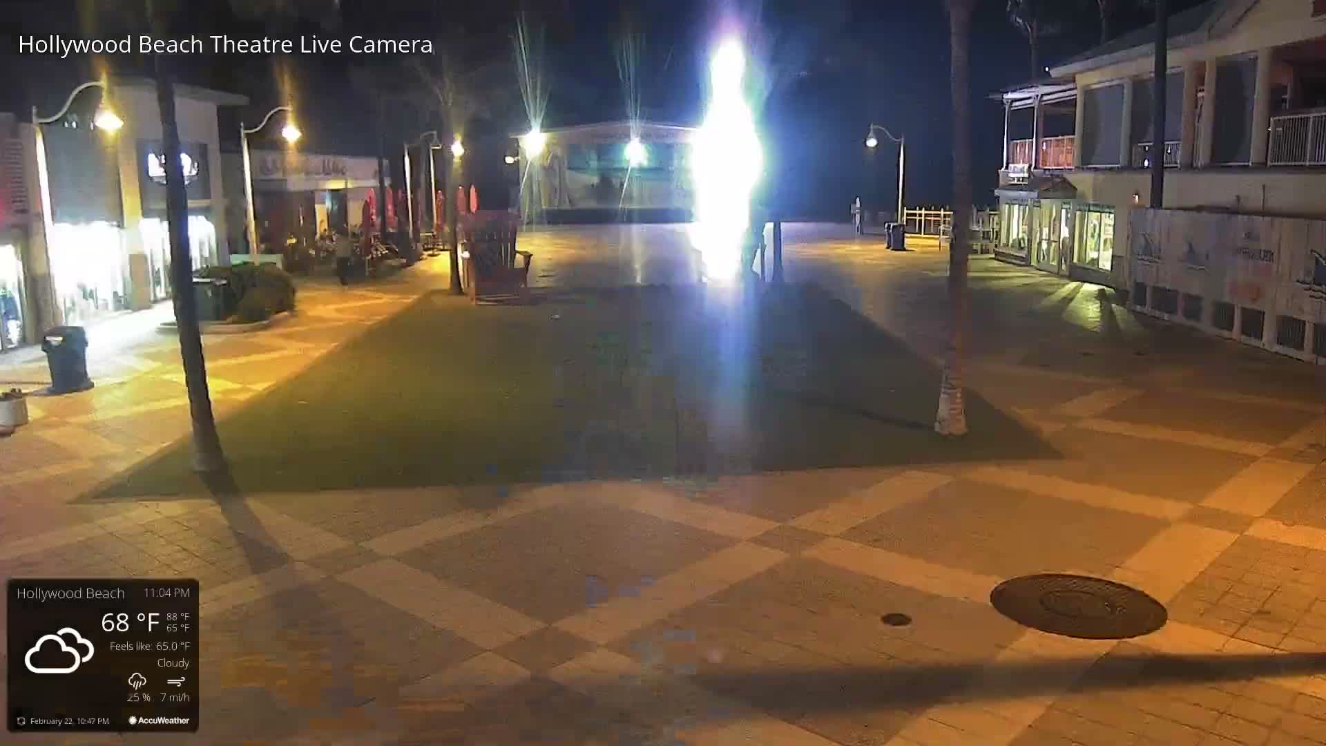 Hollywood Beach Theatre & Big Chairs Square Live Cam - Holywood, Broward, Florida, USA