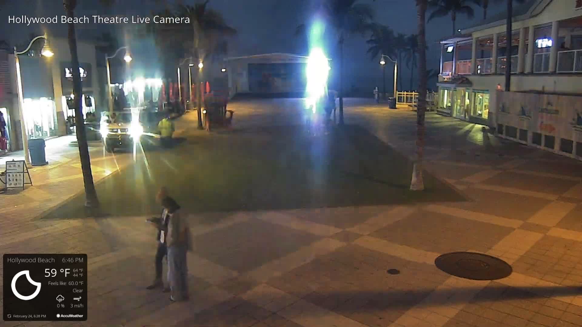 Hollywood Beach Theatre & Big Chairs Square Live Cam - Holywood, Broward, Florida, USA