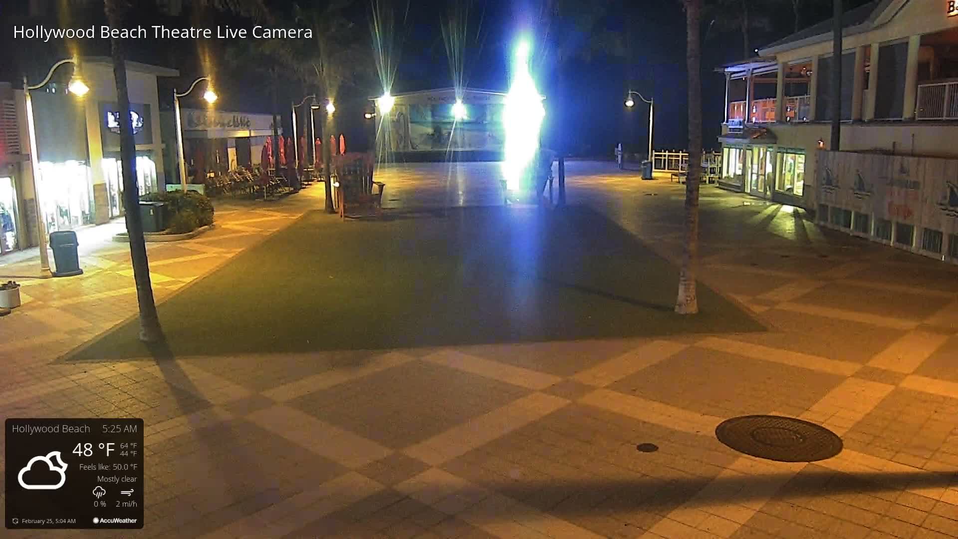Hollywood Beach Theatre & Big Chairs Square Live Cam - Holywood, Broward, Florida, USA